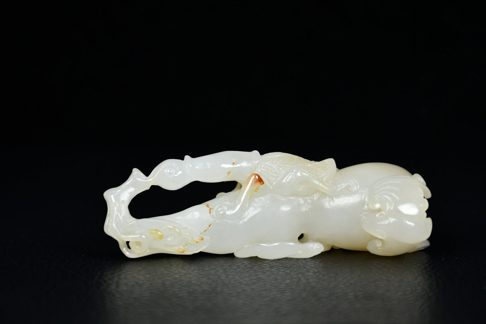 An Exquisite White Jade Bats and Eantis Pattern Gourd Hand Piece (1 of 9)