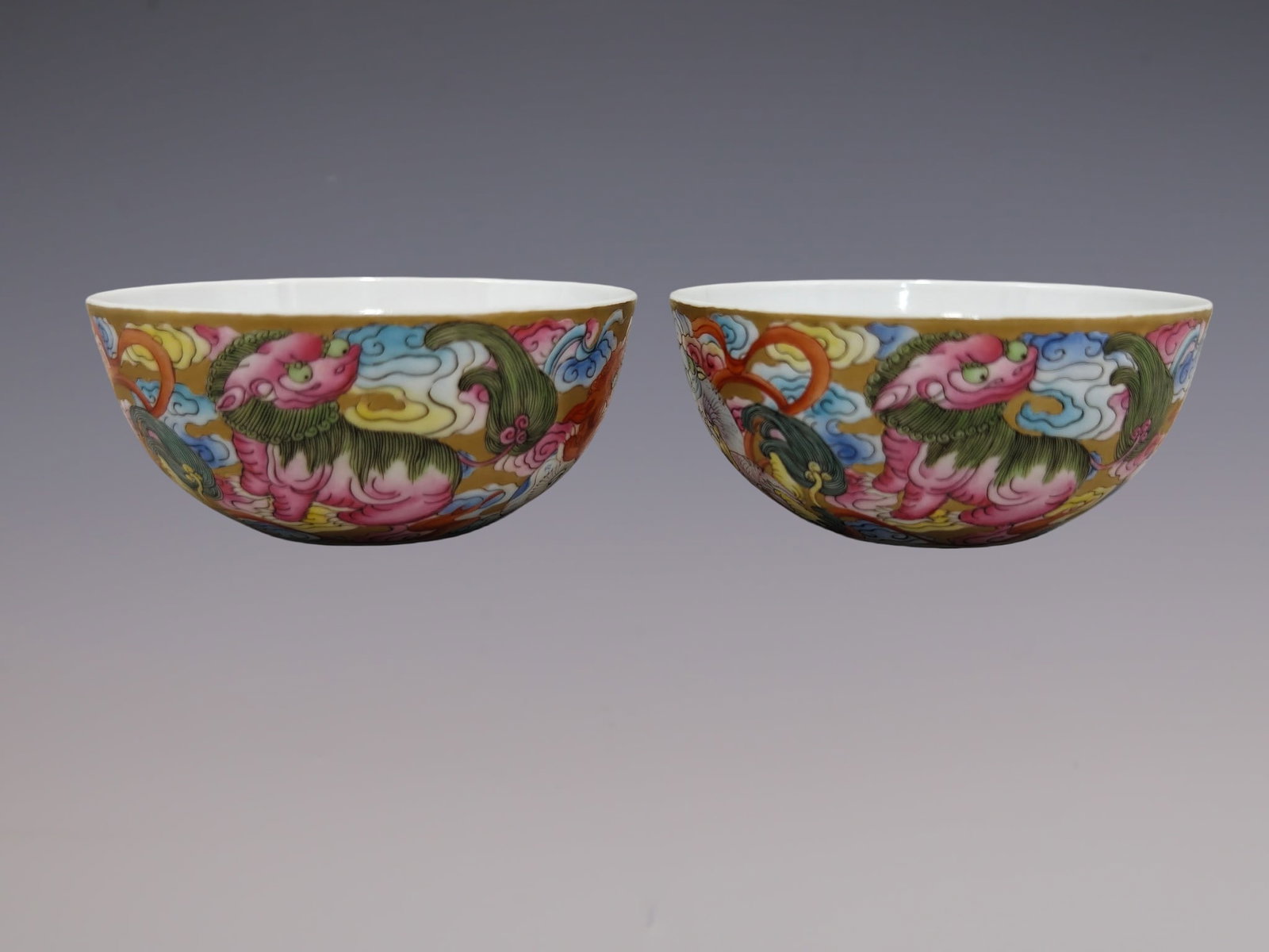 A Pair of Exquisite Famille-Rose Gold Ground Auspicious Cloud and Lion Pattern Cups: A Pair of Exquisite Famille-Rose Gold Ground Auspicious Cloud and Lion Pattern Cups,Qing Dynasty, China,Guangxu Six-character Mark,Size:1.5inx3.3in一对粉彩金地Ķ