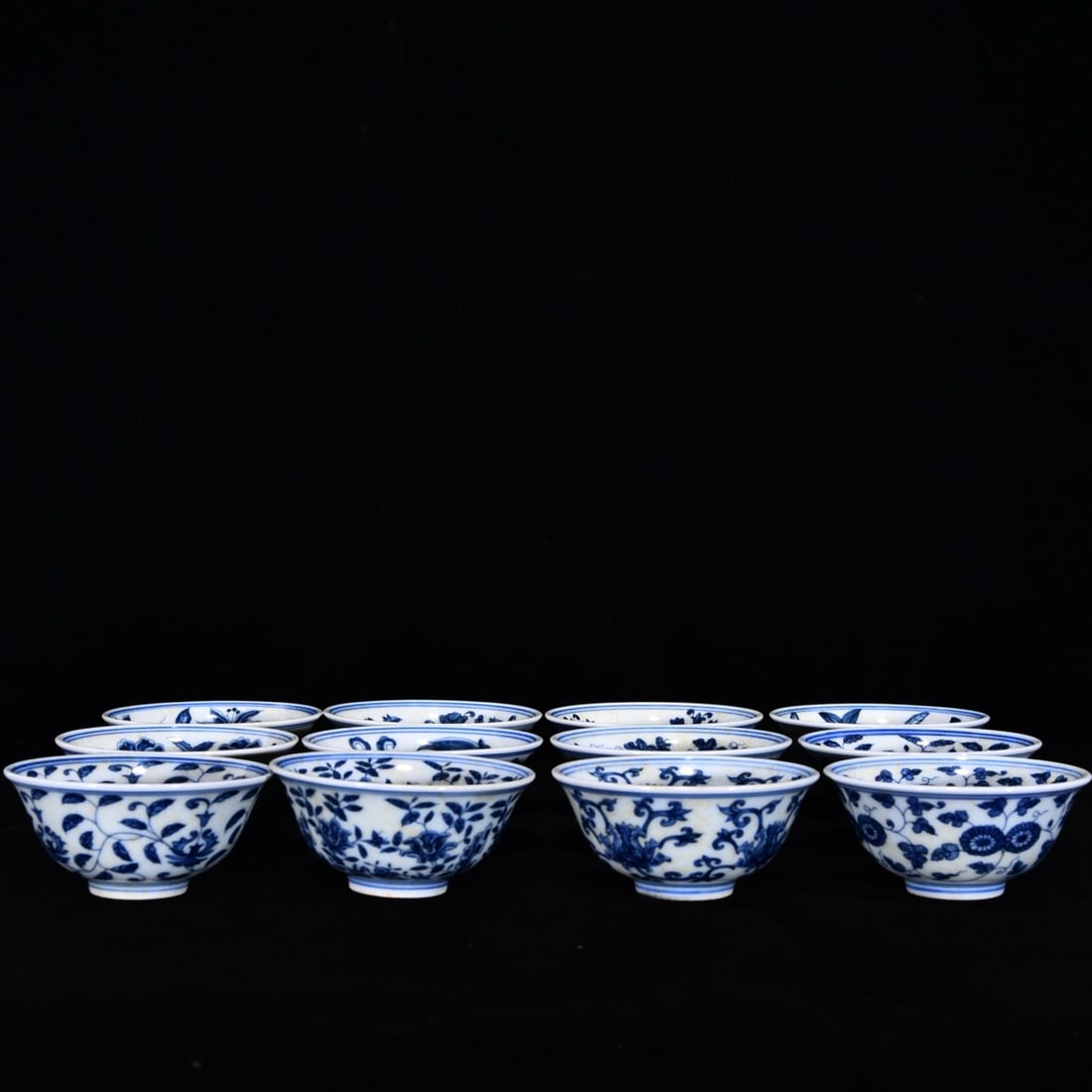 A Set of Fine Blue and White Flower Pattern Bowls: A Set of Fine Blue and White Flower Pattern Bowls,Ming Dynasty, China,Chenghua Six-character