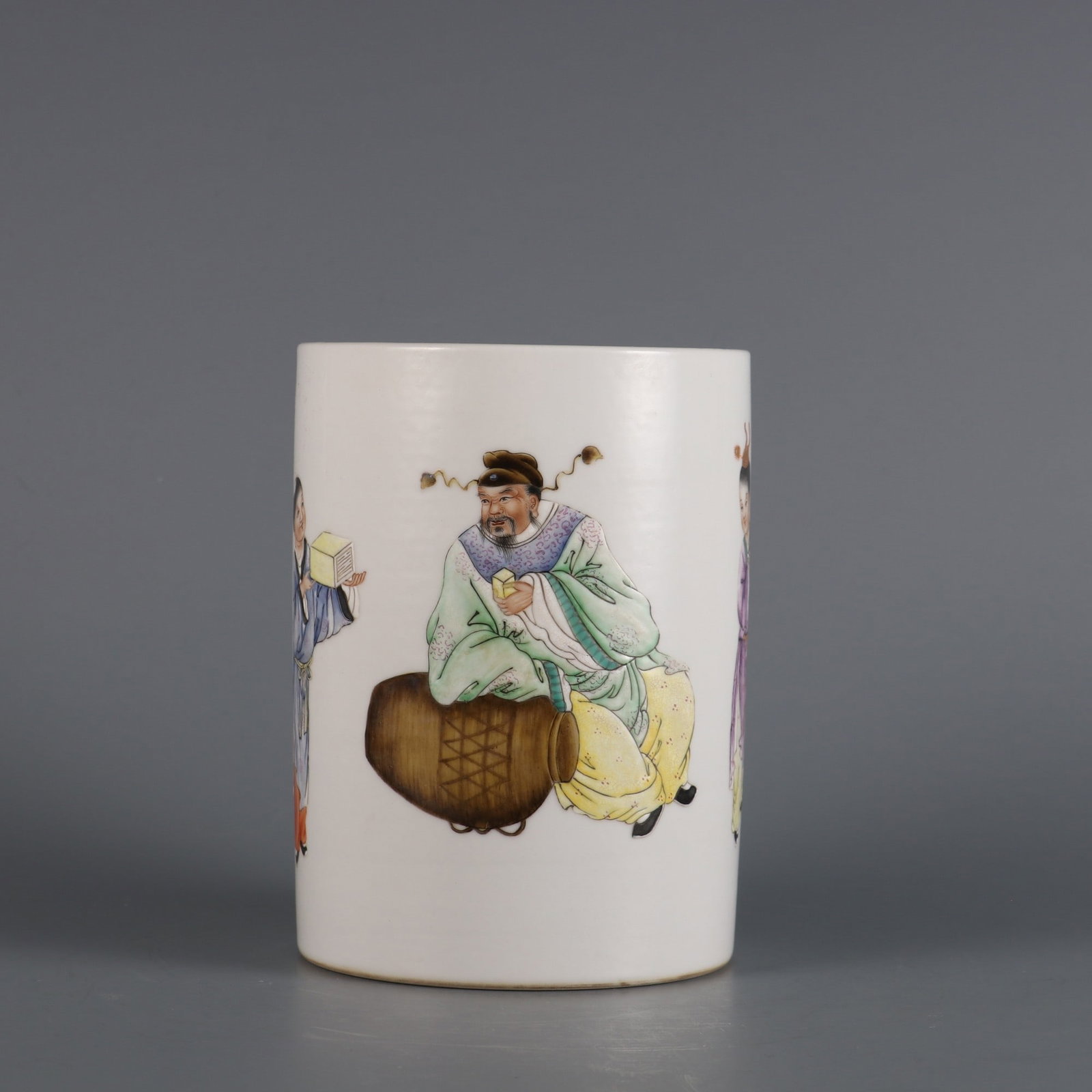 An Exquisite Famille-Rose Figure Pattern Brush Pot,With Poem: An Exquisite Famille-Rose Figure Pattern Brush Pot,With Poem,Qing Dynasty, China,Qianlong Six-character Mark,Size:5.4inx3.9in粉彩人物纹笔筒,带诗&#