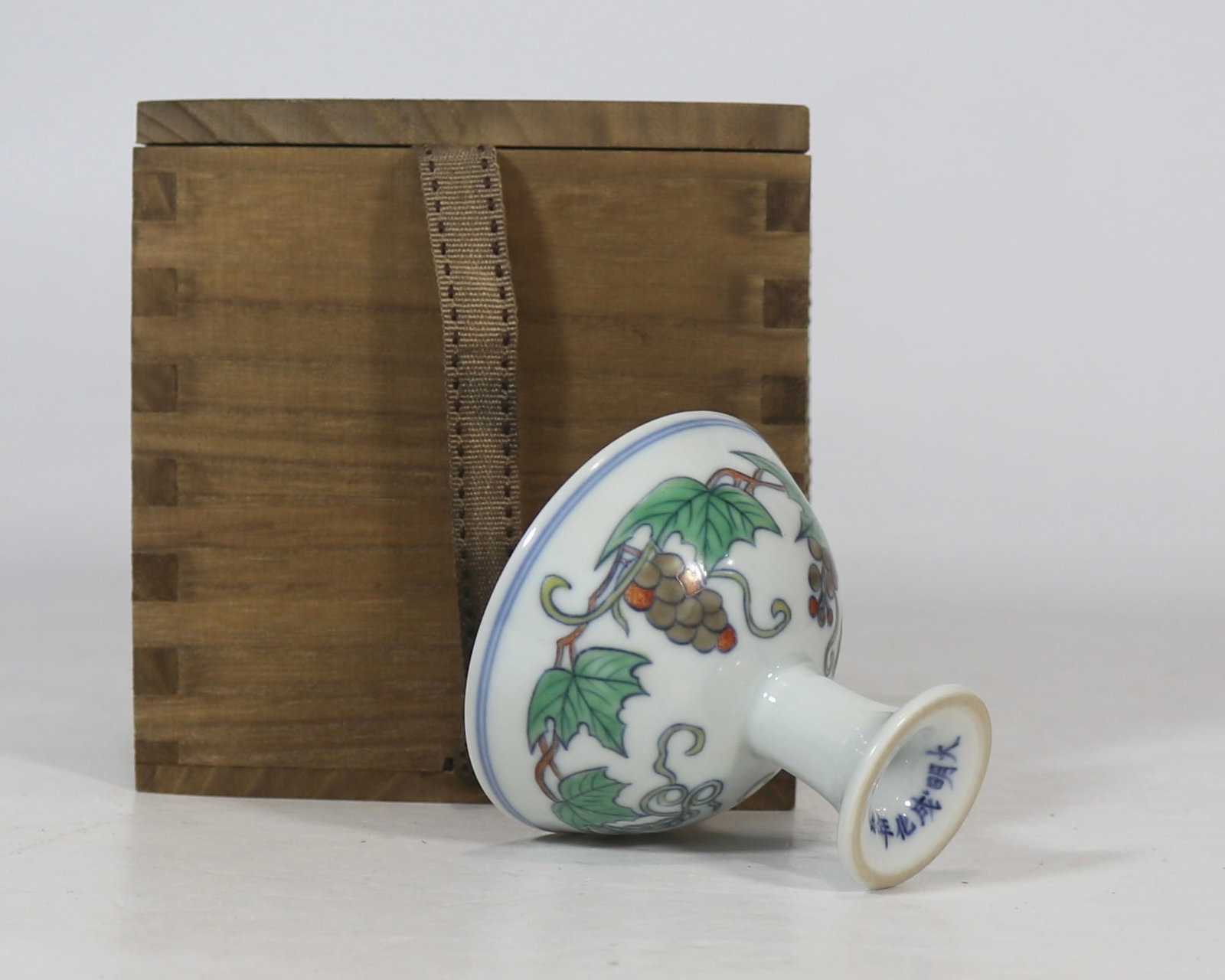 An Exquisite Doucai Grapes Pattern Stem Cup - 5