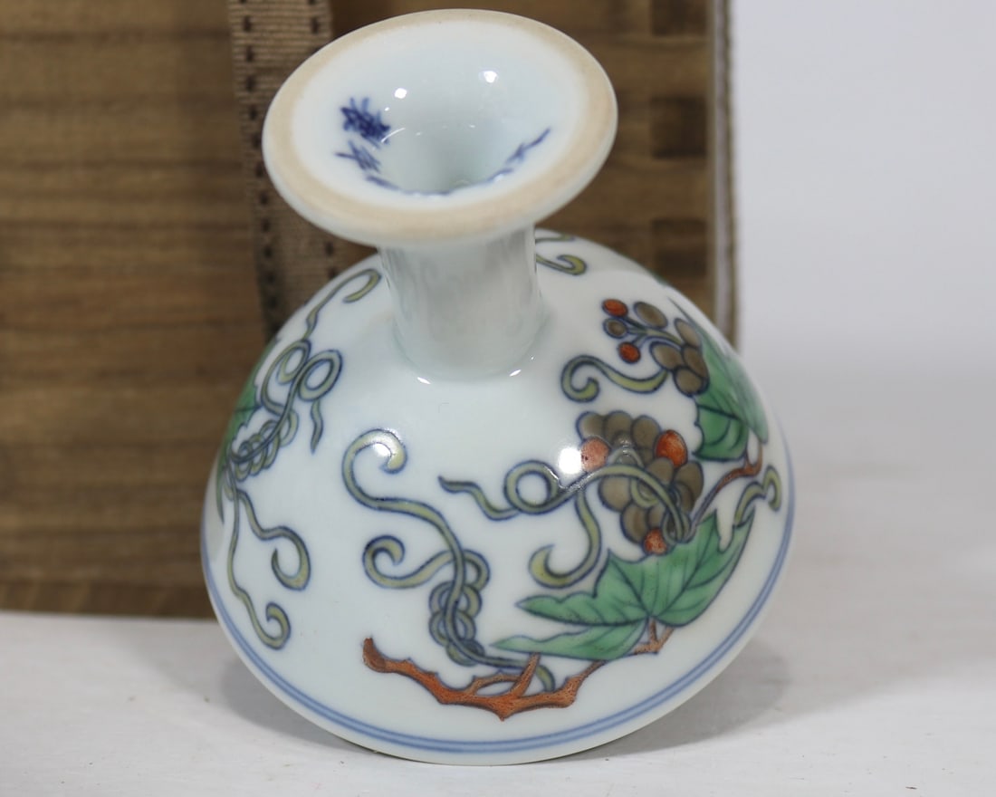 An Exquisite Doucai Grapes Pattern Stem Cup - 7