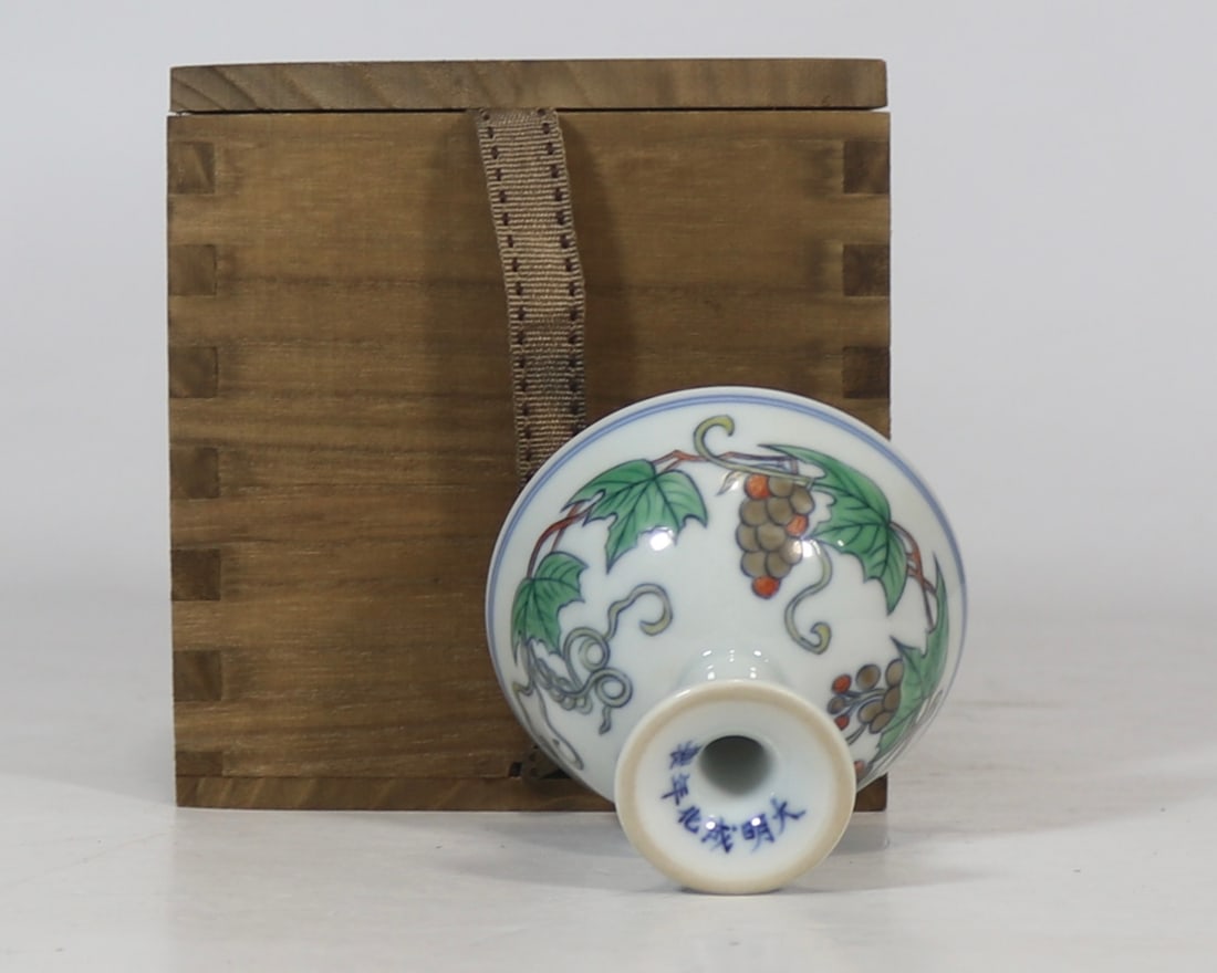An Exquisite Doucai Grapes Pattern Stem Cup - 8