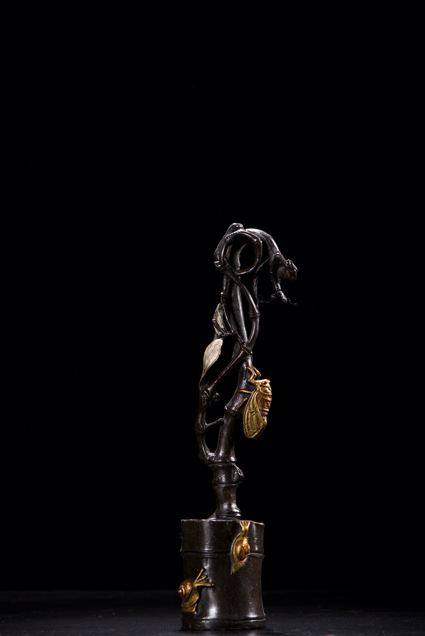 An Exquisite Bronze Painted Color Cicada Pattern Brush Holder: An Exquisite Bronze Painted Color Cicada Pattern Brush Holder,Qing Dynasty,China,Size:9.8inx2in,Weight:580g铜彩绘蝉纹笔架,中国清代,Siz