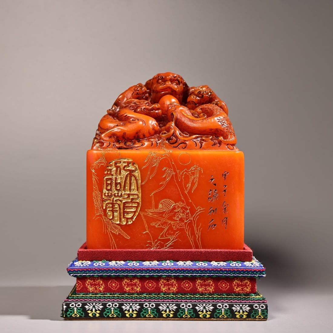 An Exquisite Tianhuang Stone Chi-Dragon Pattern Seal (1 of 10)