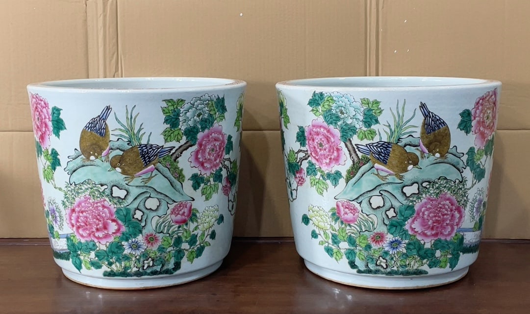 A Pair of Rare Famille-Rose Flower and Bird Pattern Flowerpots: A Pair of Rare Famille-Rose Flower and Bird Pattern Flowerpots,Qing Dynasty, China,Size:12.2inx14.4in一对粉彩花鸟纹花盆,中国清&#