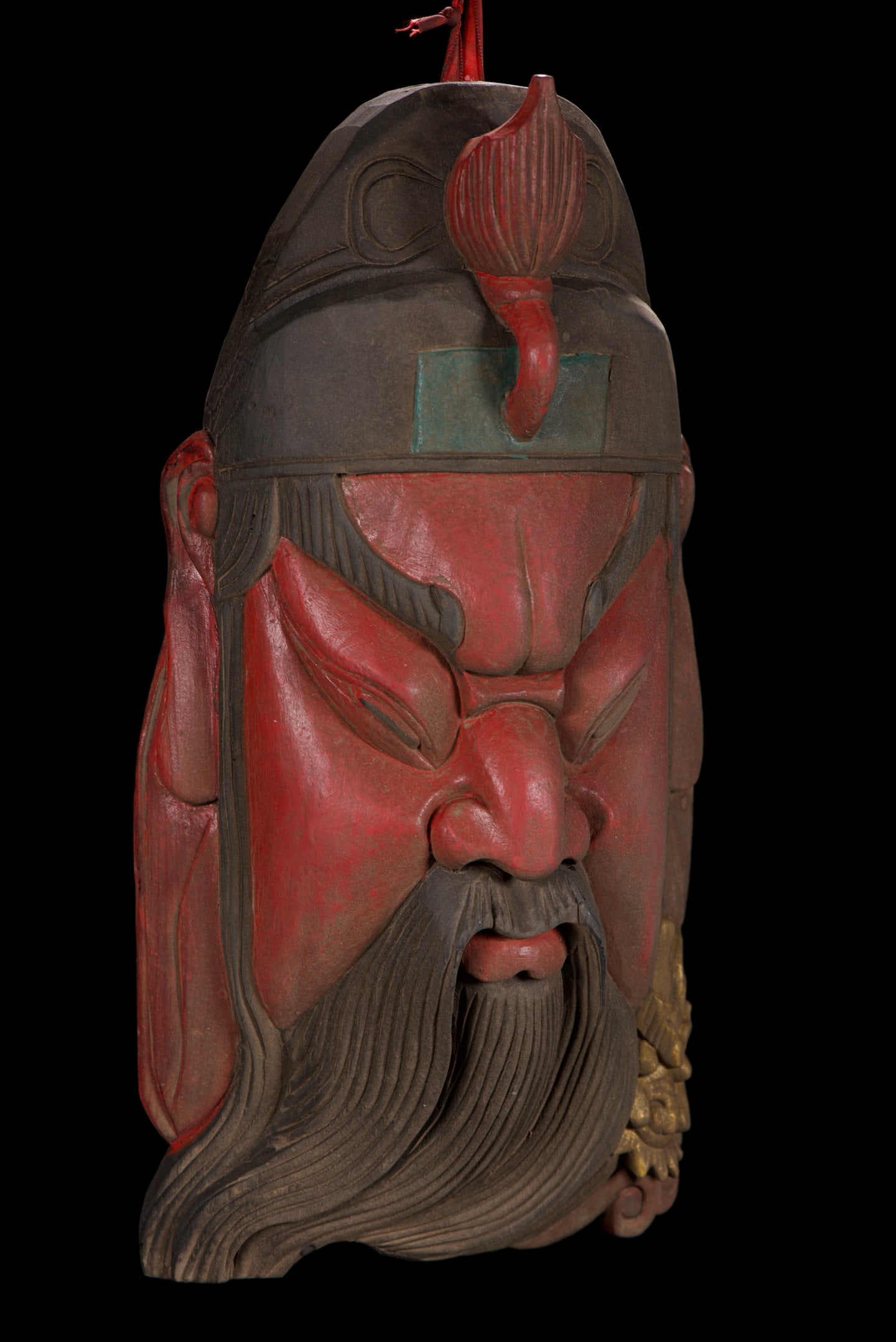 A Huge Wood Guangong Head-Shaped Mask: A Huge Wood Guangong Head-Shaped Mask,Qing Dynasty,China,Size:15.7inx7.9inx3.9in,Weight:825g木雕关公头形面具,中国清代,Size:40cmx