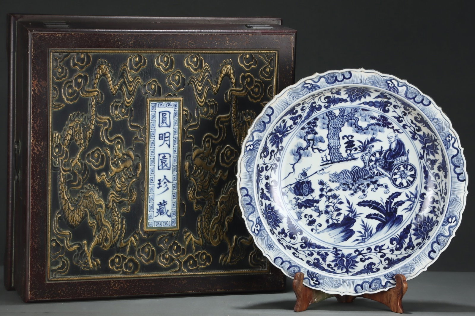 An Exquisite Blue And White Sunflower Mouth Plate With Interlocking Lotus And The Story Of Guiguzi (1 of 8)