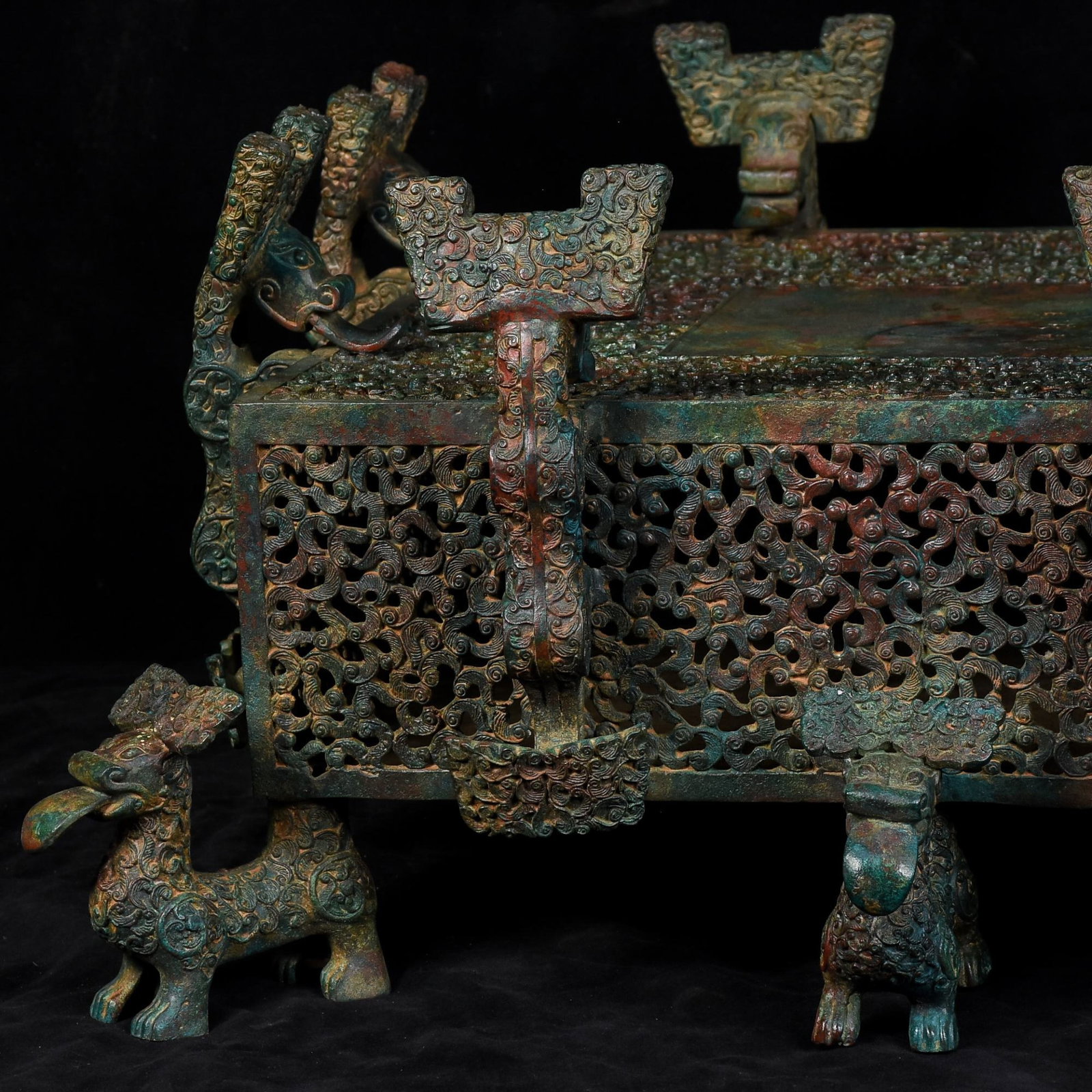 A Fine Openwork Bronze Square Ban With Dragon Pattern - 2