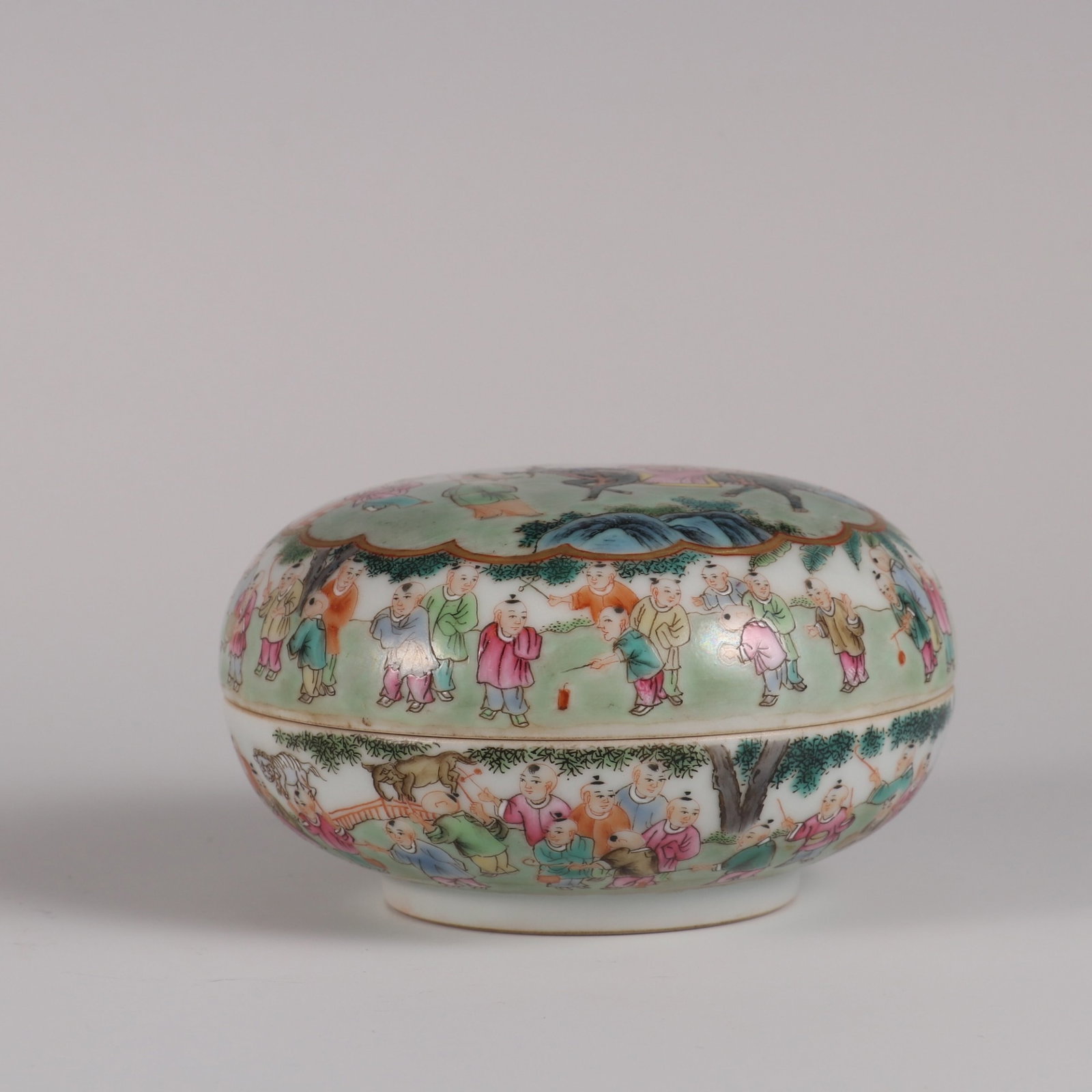 An Exquisite famille rose qilin delivering child rouge box, (1 of 9)