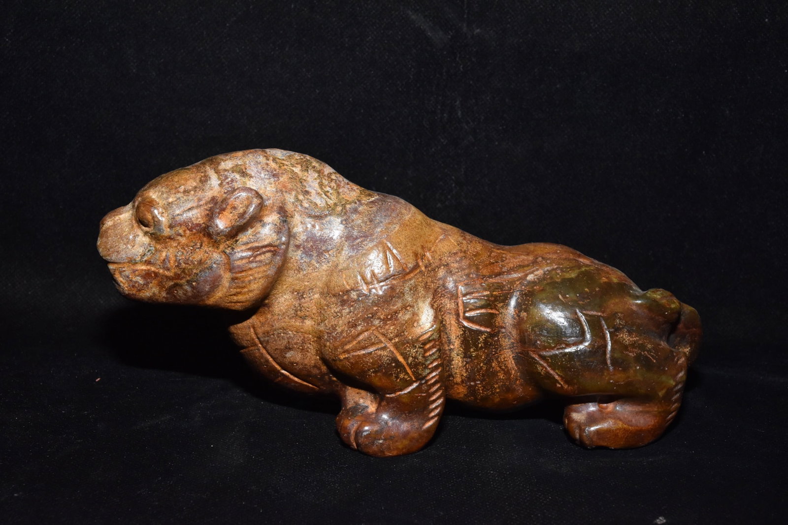 A Fine White Jade Crouching Tiger Ornament: A Fine White Jade Crouching Tiger Ornament,Hongshan Culture,Dimensions:7.5inx 3.9in,Weight:1350g,白玉伏虎摆件,红山文化