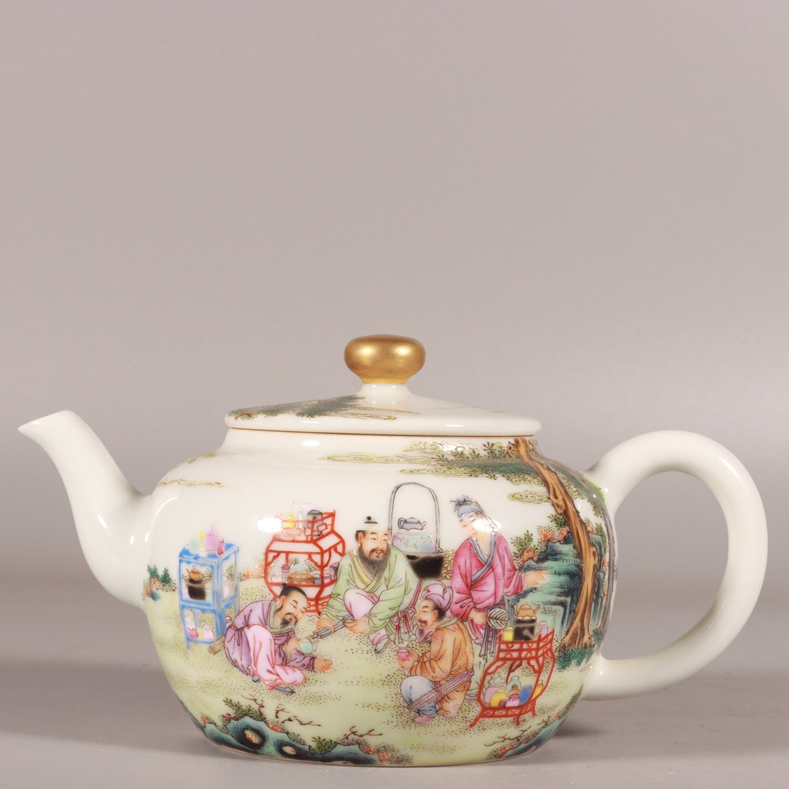 A Fine Enamel Color Teapot with Continuous Narrative Figure Scene: A Fine Enamel Color Teapot with Continuous Narrative Figure Scene,Qing Dynasty,China,Qianlong Six-character Mark,Size:3.9inx3.9in,珐琅彩通景人物故ߚ