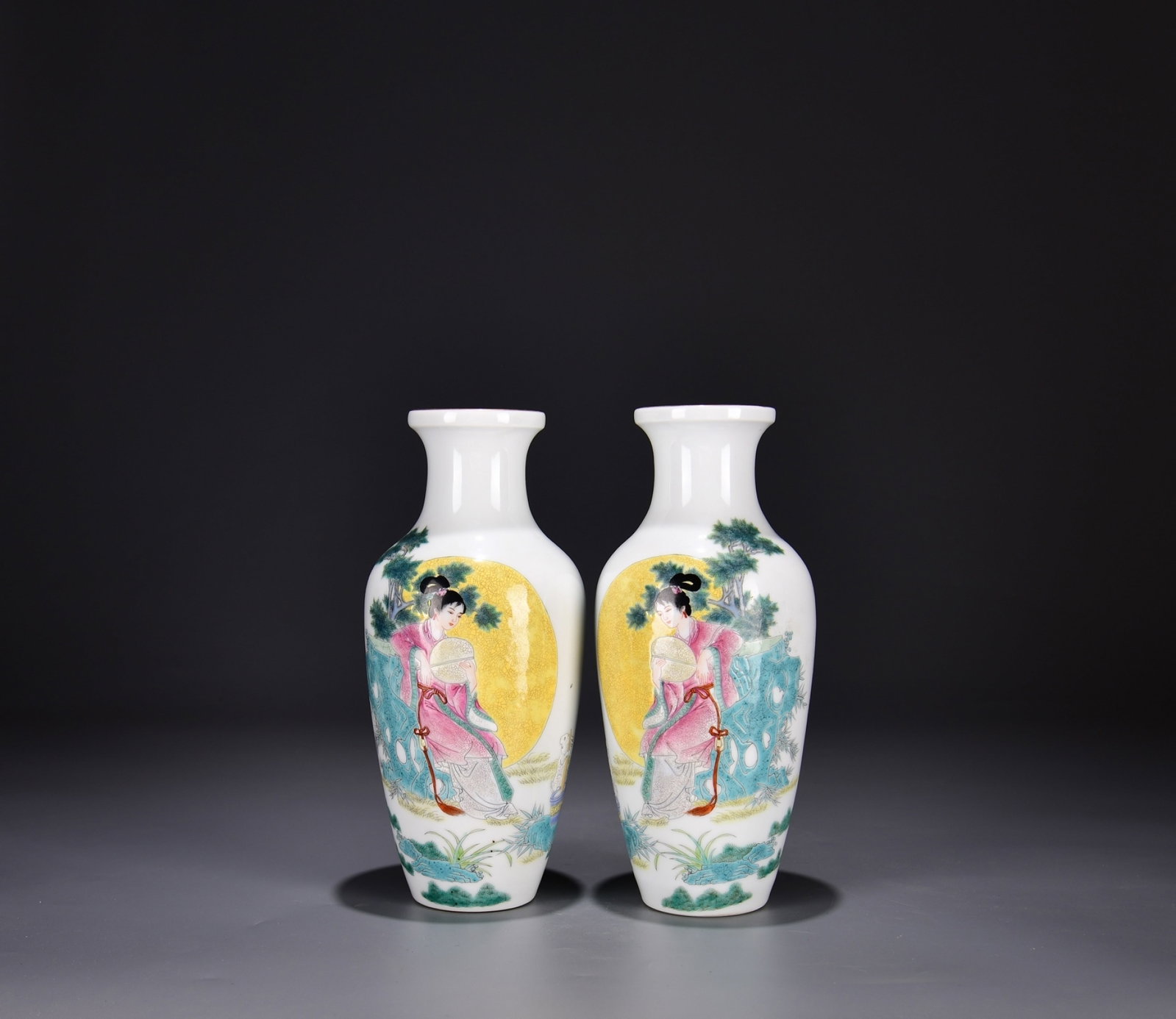 A Pair Of Exquisite Guyuexuan Enamel Vases With Figure Story Patterns: A Pair Of Exquisite Guyuexuan Enamel Vases With Figure Story Patterns,Qing Dynasty China,Six-Character Yongzheng Mark,Dimensions:9.8inx4.7in,一对古月轩珐琅