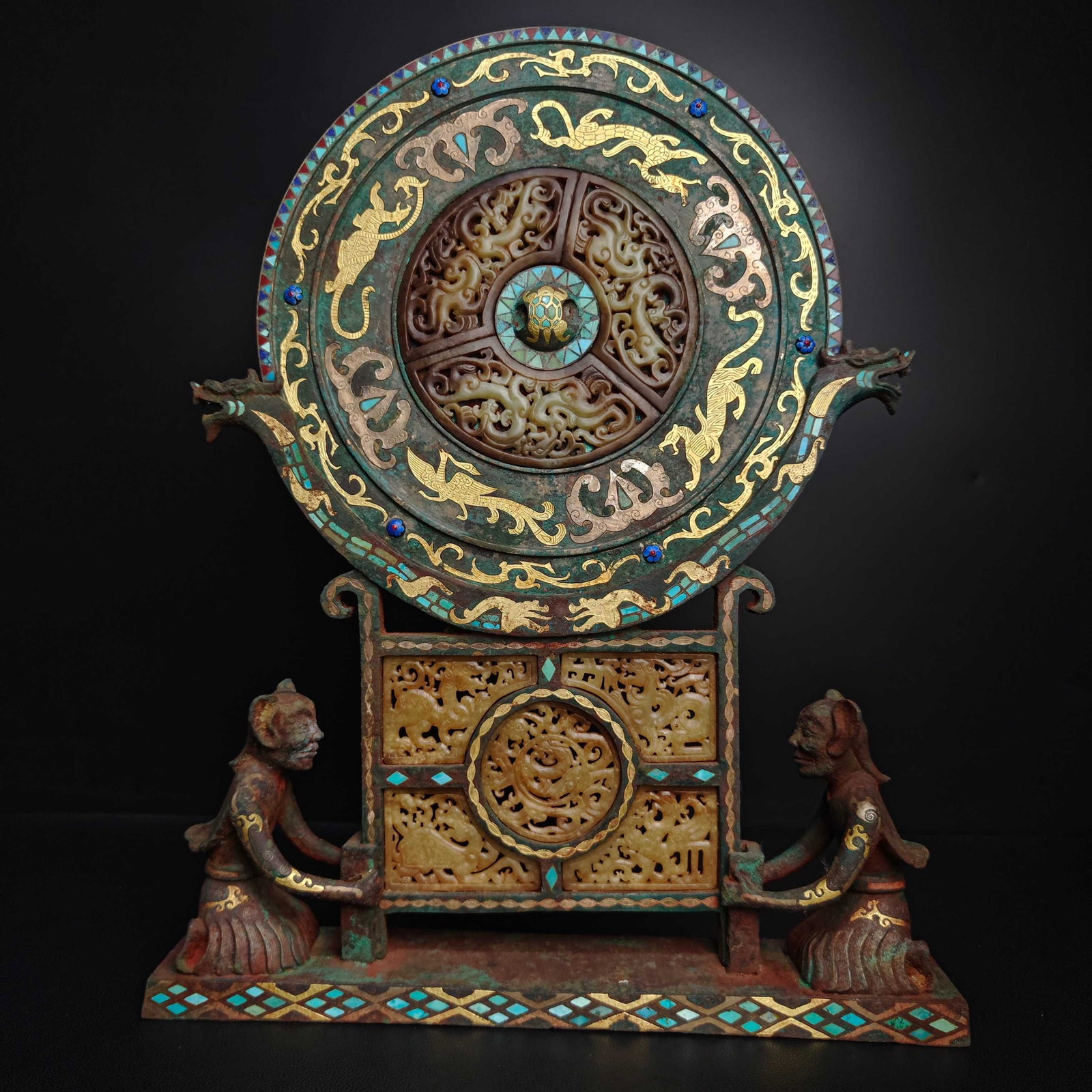 A Fine Bronze Mirror With Inlaid Gold,Silver,White Jade And Turquoise Kneeling Figure Decoration: A Fine Bronze Mirror With Inlaid Gold,Silver,White Jade And Turquoise Kneeling Figure Decoration,Chinese Warring States Period,Dimensions:18.9inx15.2in,Weight:7300g,青铜错金