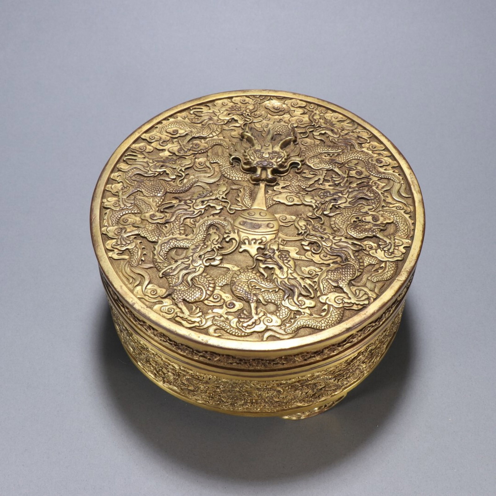 An Exquisite Gilt Bronze Round Covered Box With Nine Dragons Playing Pearl Pattern (1 of 9)