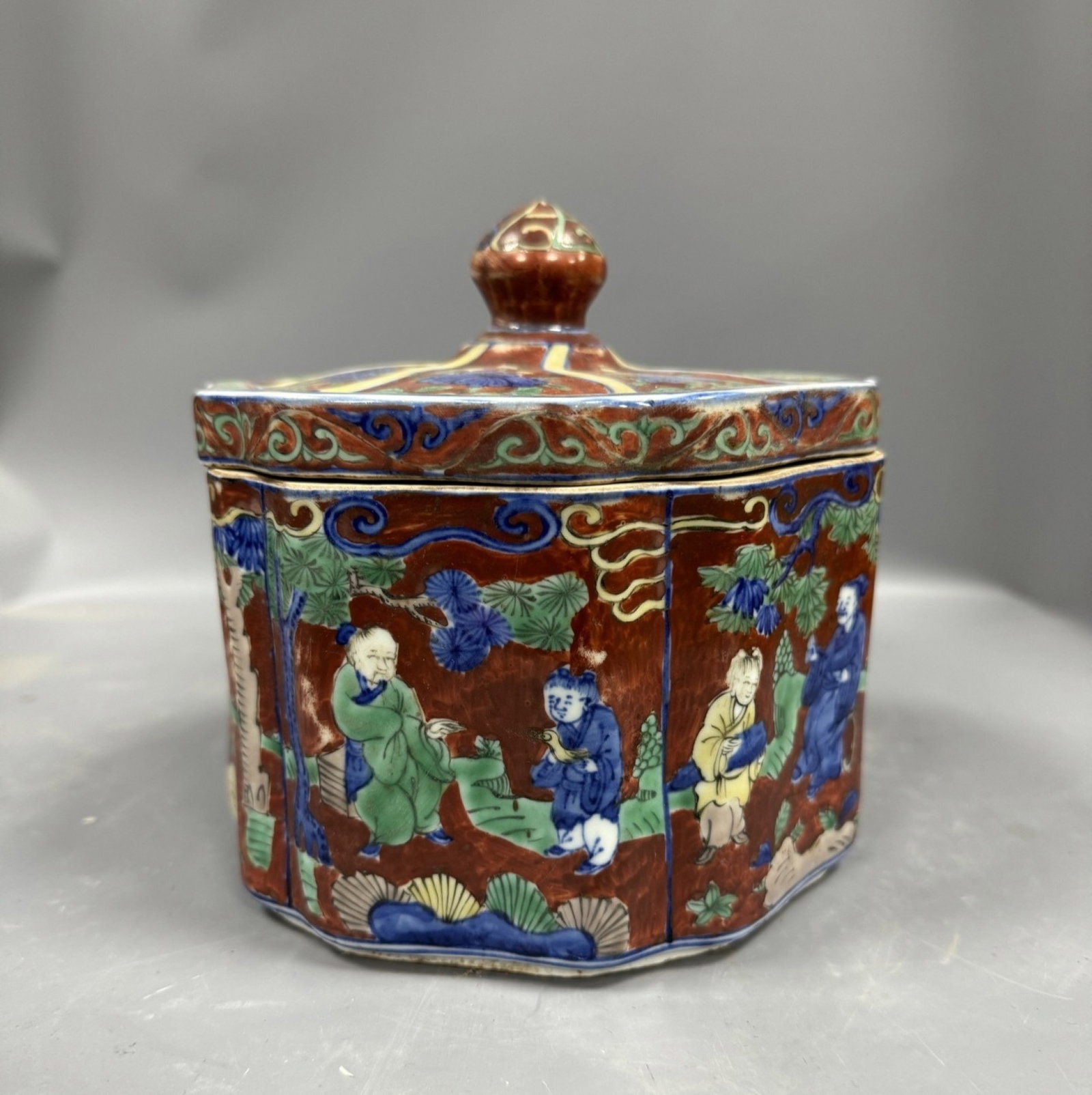 A Fine Covered Box,Underglaze Blue Figures With Yellow & Green Overglaze On Red Ground (1 of 9)