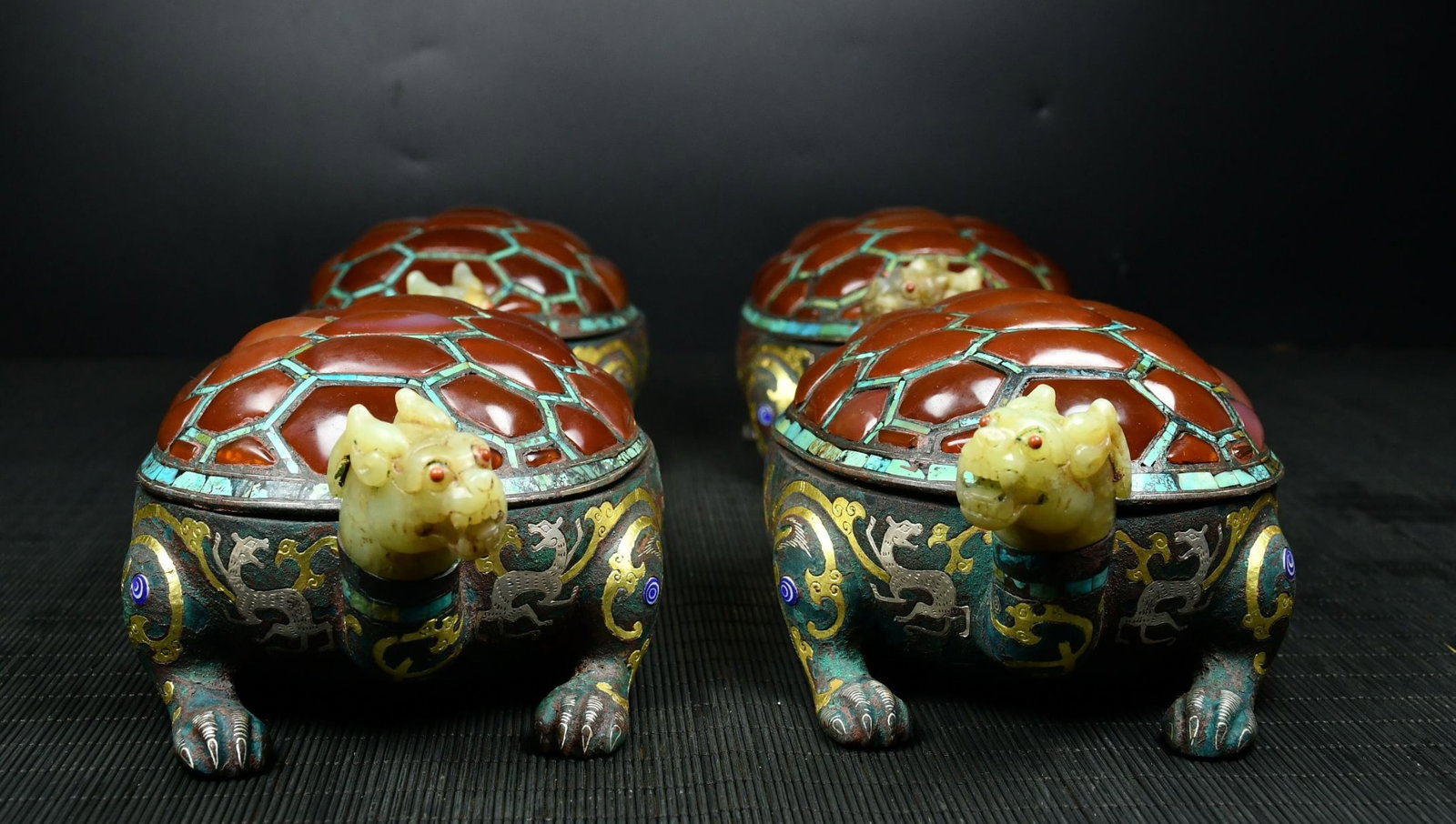 A Fine Set Of Bronze Dragon?Tortoises With Inlaid Gold And Silver: A Fine Set Of Bronze Dragon‑Tortoises With Inlaid Gold And Silver,Chinese Warring States Period,Dimensions:7.9inx4.7inx3.5in,Weight:4500g,一套青铜错金银