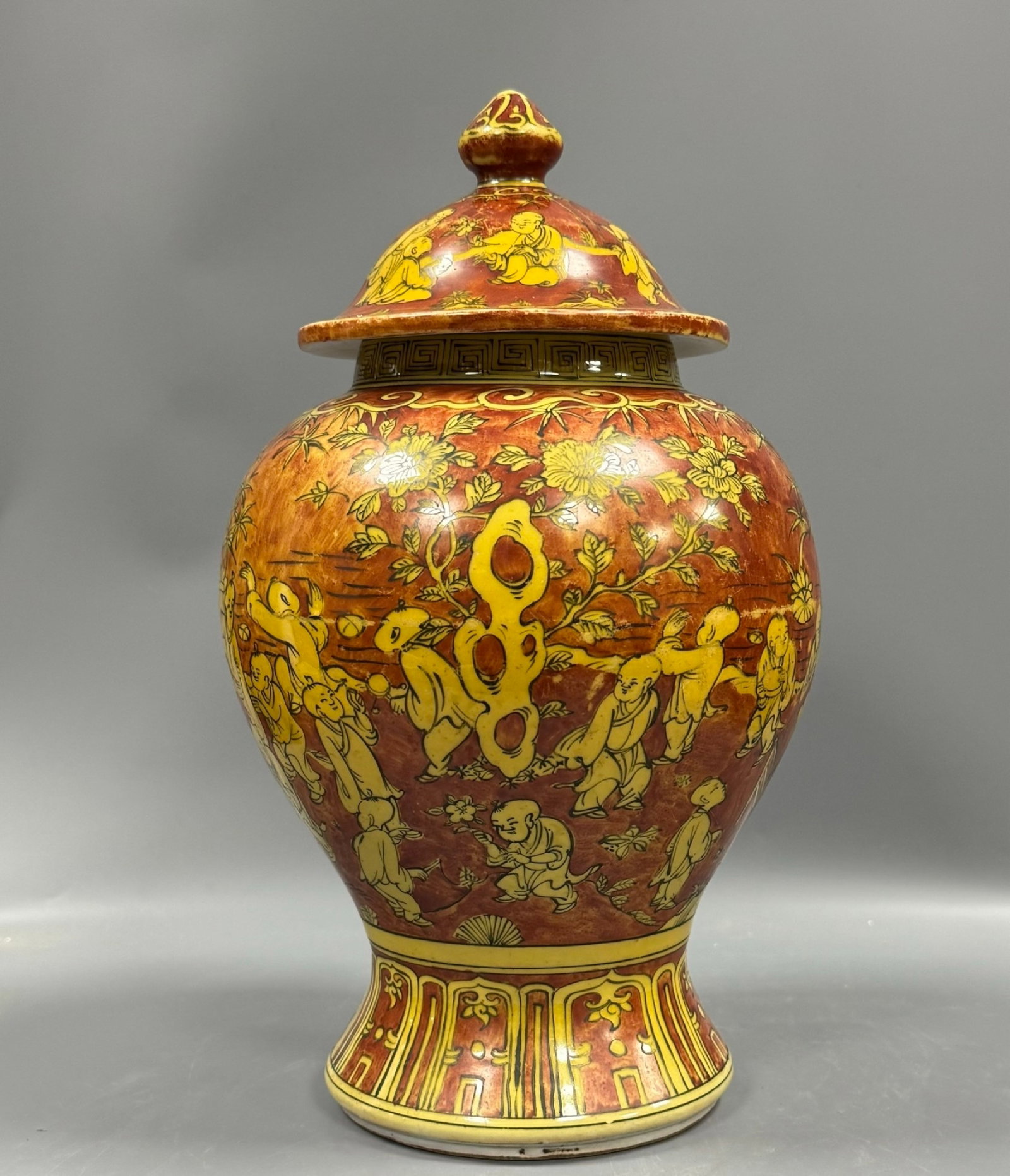 A Fine General??s Jar Overglaze Red Hundred Boys On Yellow Ground: A Fine General’s Jar Overglaze Red Hundred Boys On Yellow Ground,Ming Dynasty,China,Jiajing Six-character Mark,Size:11inx6.7in,黄上红百子将军罐