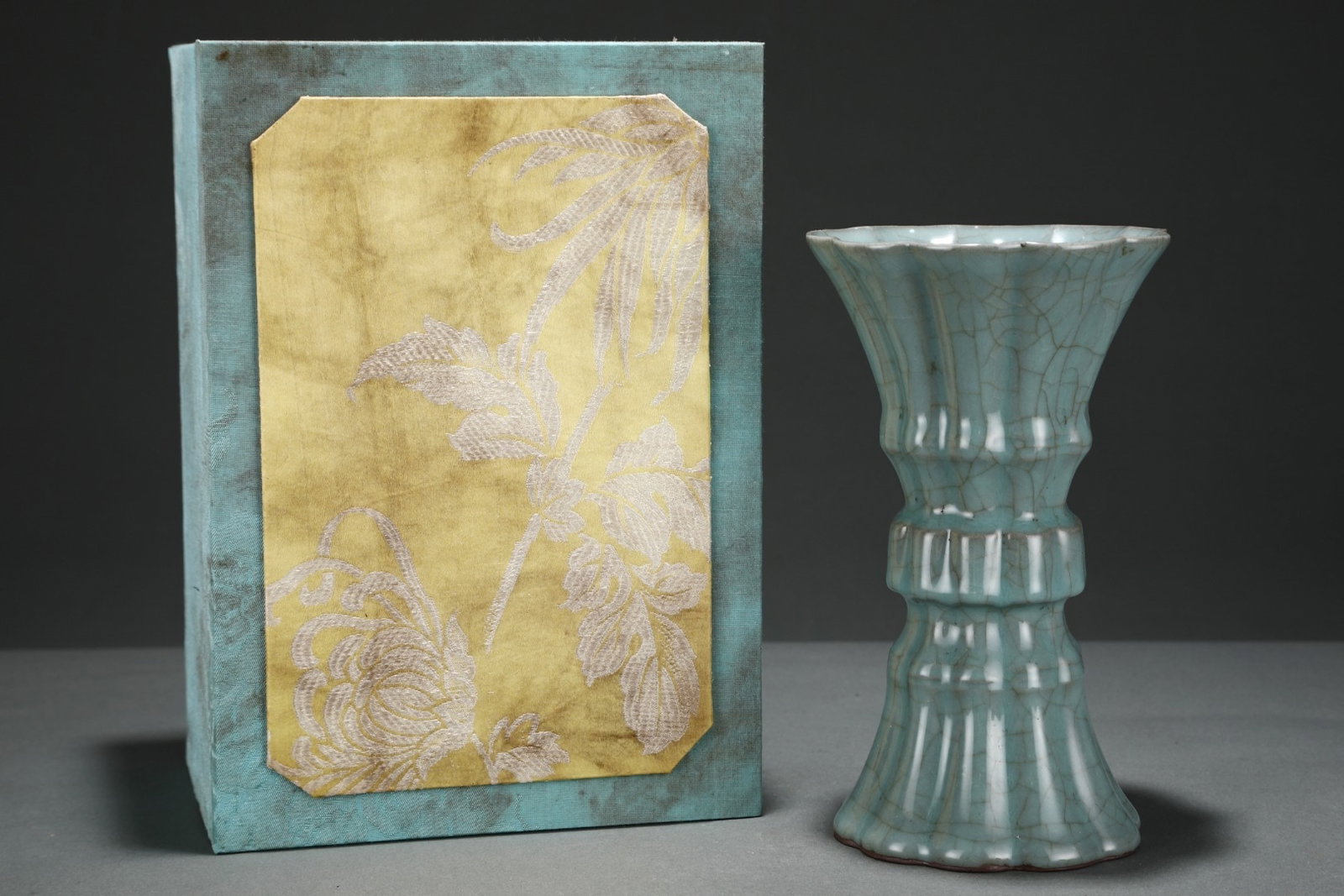 An Exquisite Guan Kiln Sky-Celadon Glazed Rhombus-Mouthed Ge Gu Vase,Inscribed With Emperor: An Exquisite Guan Kiln Sky-Celadon Glazed Rhombus-Mouthed Ge Gu Vase,Inscribed With Emperor Qianlong's Imperial Poem,China Song Dynasty,Size:9.1inx5.5in,官窑天青釉菱