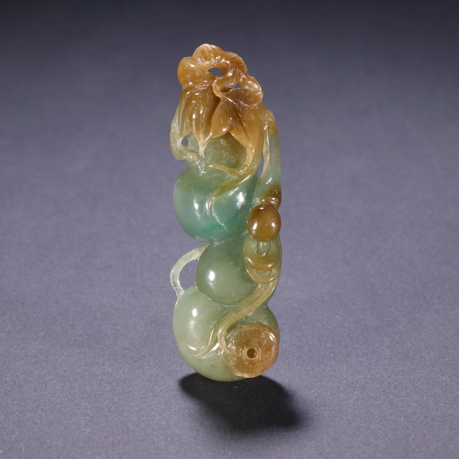 An Exquisite Jadeite Gourd Pendant: An Exquisite Jadeite Gourd Pendant,China Qing Dynasty,Dimensions:2.6inx0.9in,Weight:28g,翡翠葫芦挂件,中国清代