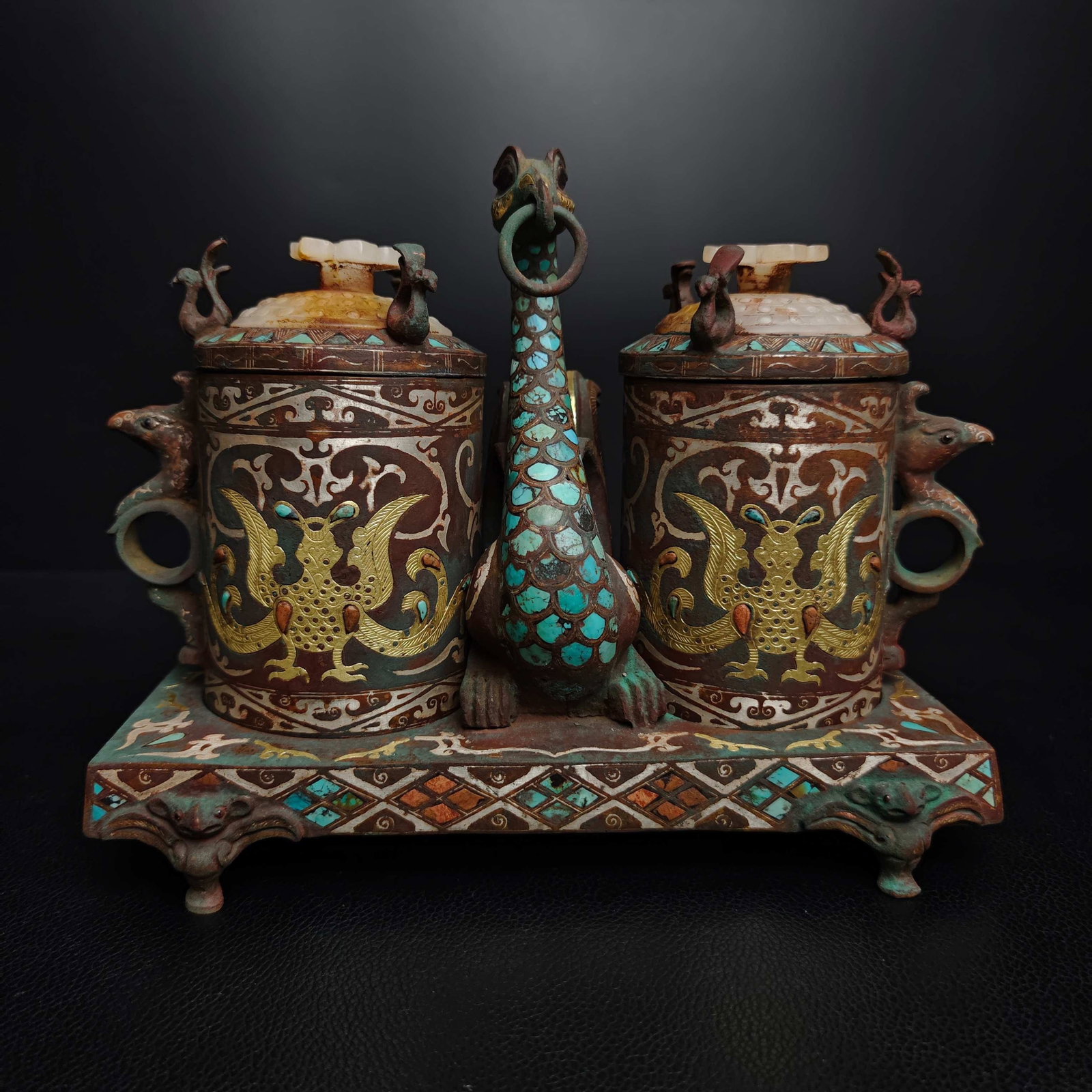 A Fine Bronze Double?Phoenix Cup With Inlaid Gold And Silver: A Fine Bronze Double‑Phoenix Cup With Inlaid Gold And Silver,Chinese Warring States Period,Dimensions:8.3inx4.7inx6.7in,Weight:2500g,青铜错金银凤鸟Ö
