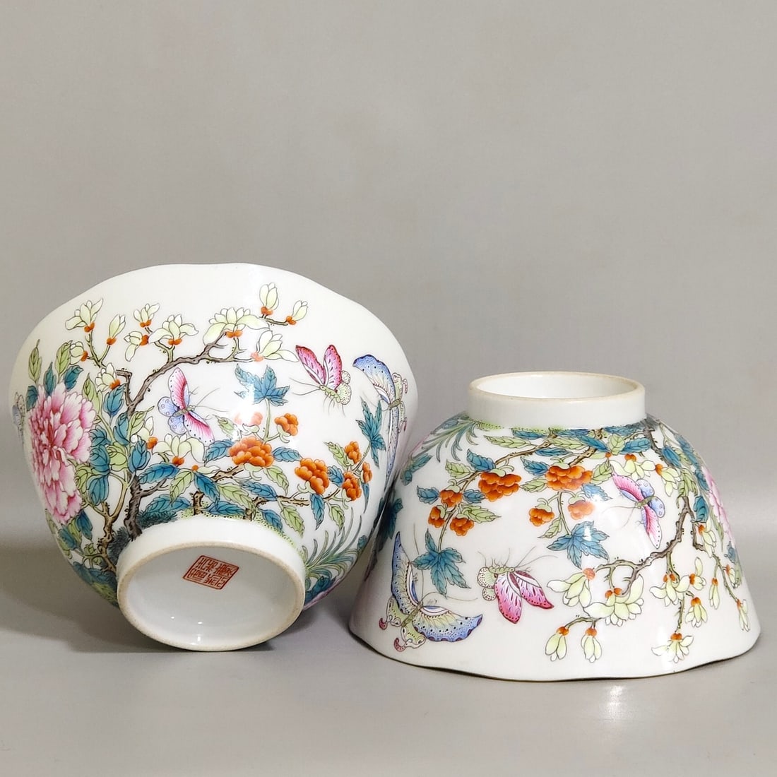 A Pair Of Exquisite Kui-Rim Cups With Inner Painted Peony And Butterfly Patterns: A Pair Of Exquisite Kui-Rim Cups With Inner Painted Peony And Butterfly Patterns,Qing Dynasty,China,Jiaqing Four-character Mark,一对内绘牡丹花蝴蝶
