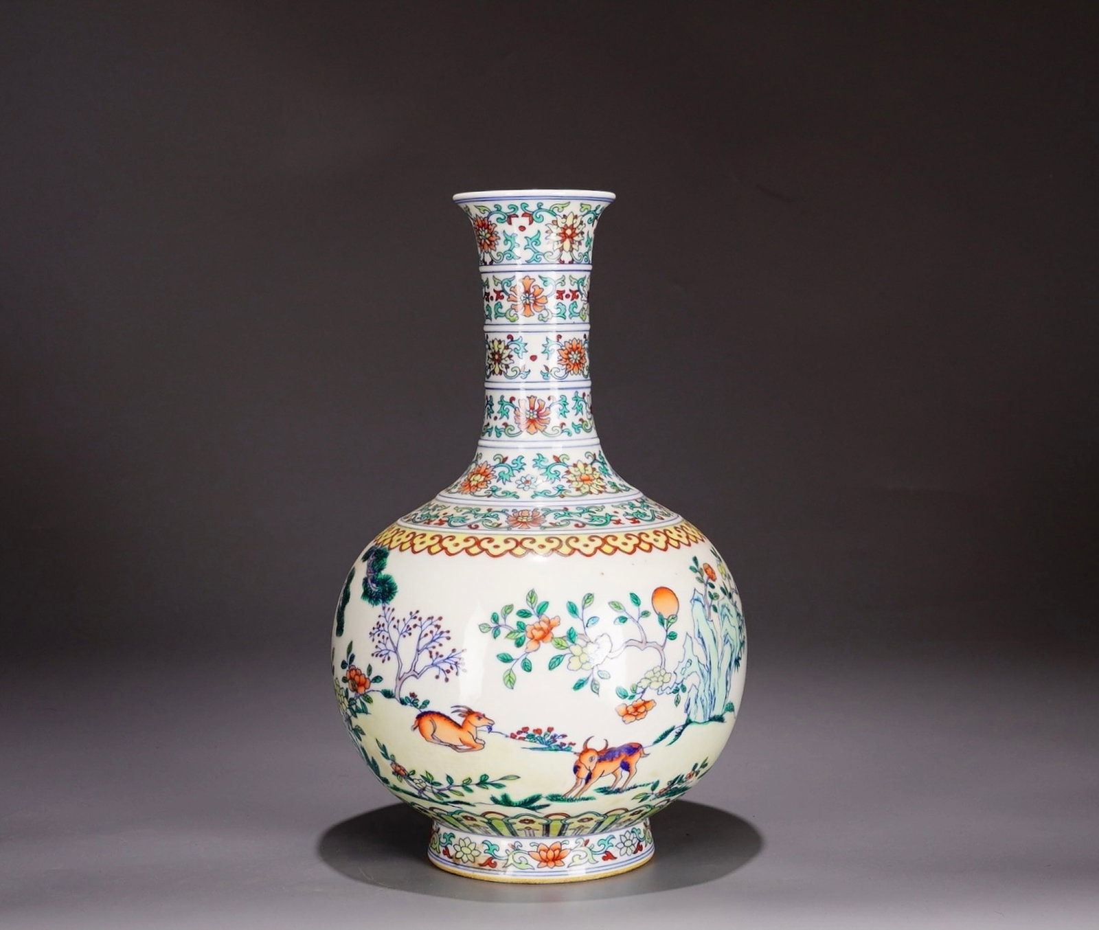 An Exquisite Blue And White Doucai Long Neck Vase With Auspicious Beast,Flower And Bird Patterns: An Exquisite Blue And White Doucai Long Neck Vase With Auspicious Beast,Flower And Bird Patterns,Qing Dynasty China,Six-Character Qianlong Mark,Dimensions:13inx7.9in,青花斗彩&#