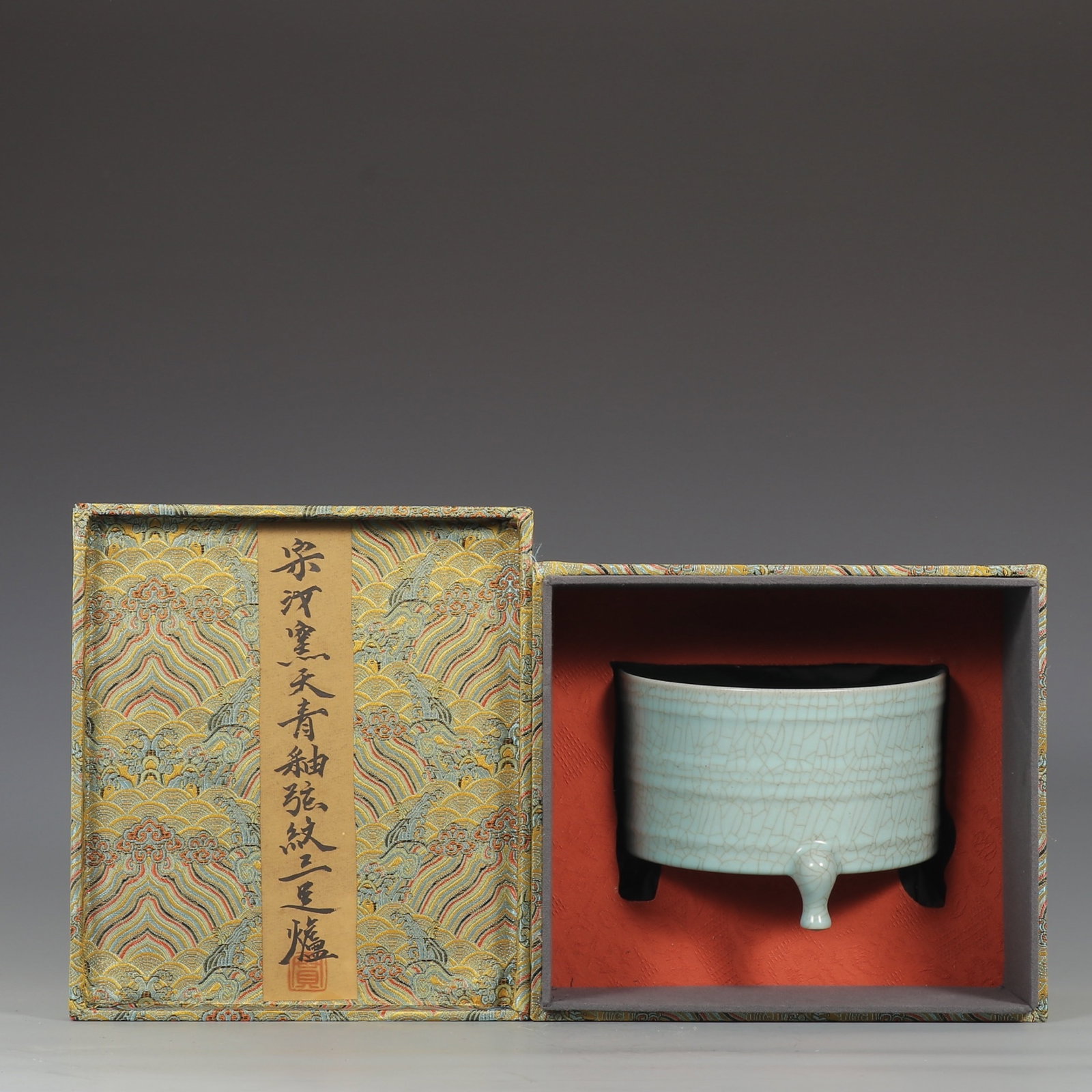 An Exquisite Ru Kiln Sky-Celadon Glaze Three-Legged Censer With Bowstring Patterns (1 of 9)