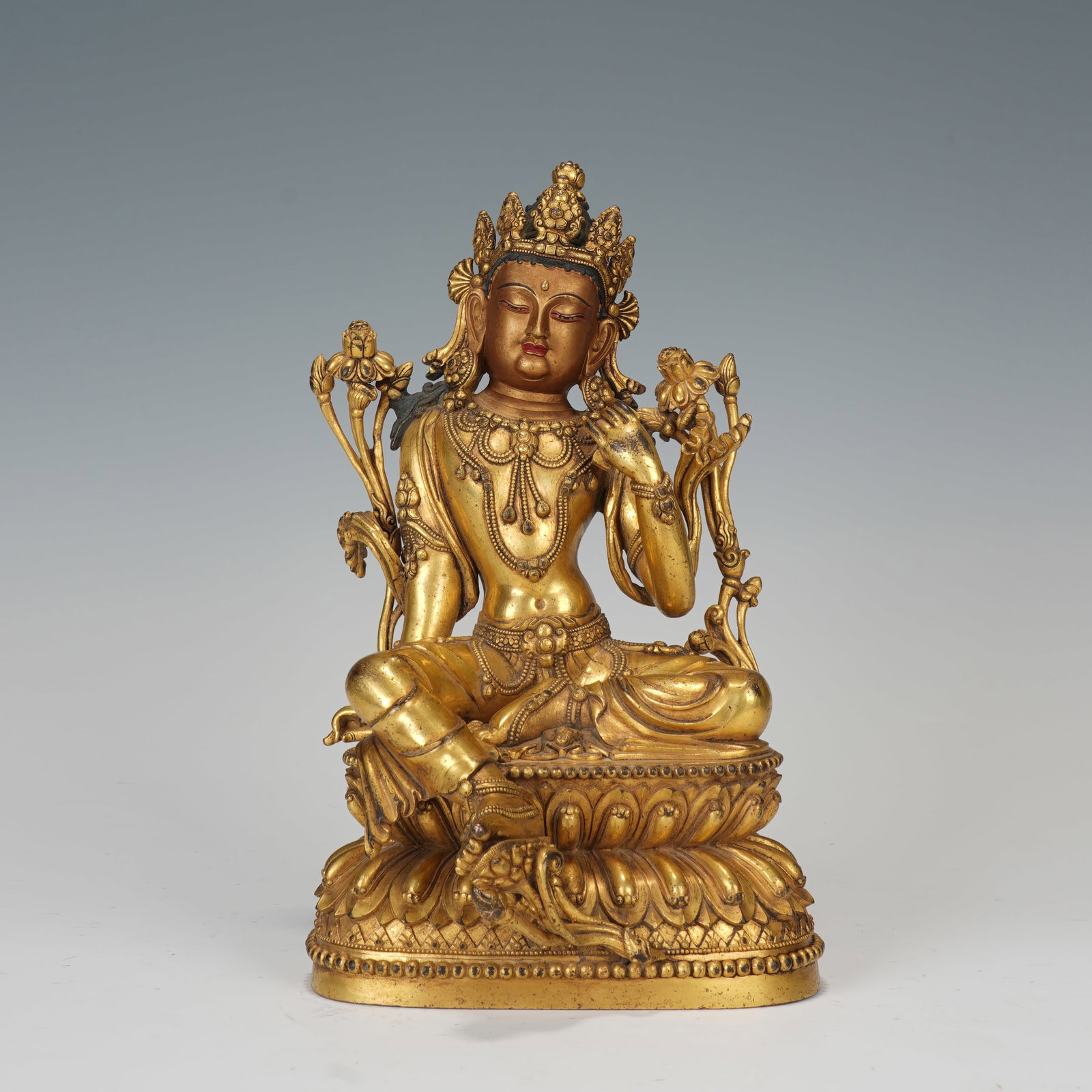 An Exquisite Gilt Bronze Seated Statue Of Free Guanyin: An Exquisite Gilt Bronze Seated Statue Of Free Guanyin,China Ming Dynasty,Six-Character Yongle Mark,Dimensions:5.9inx4.7inx10in,Weight:2732g,铜鎏金自在观音