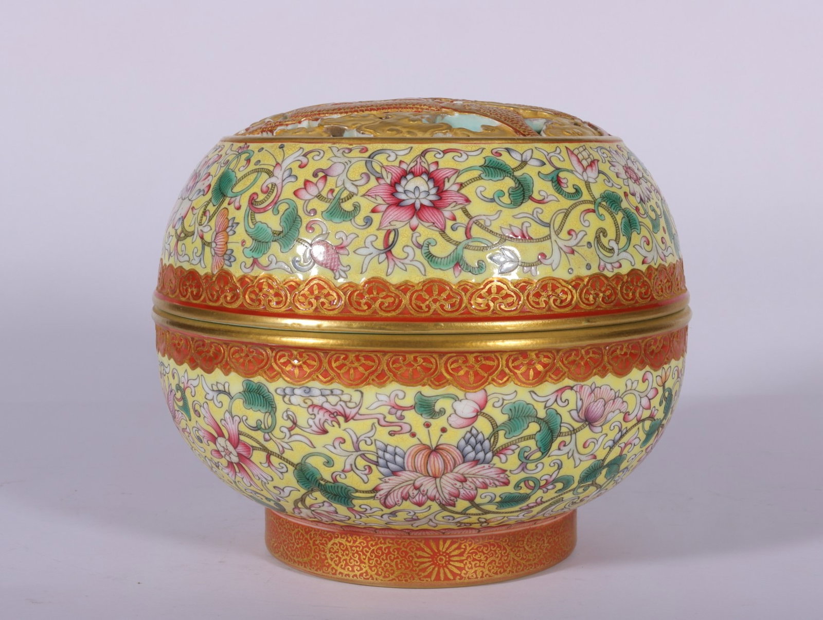 A Fine Famille Rose Yellow Ground Carved Gilt Dragon Pattern Covered Box (1 of 8)