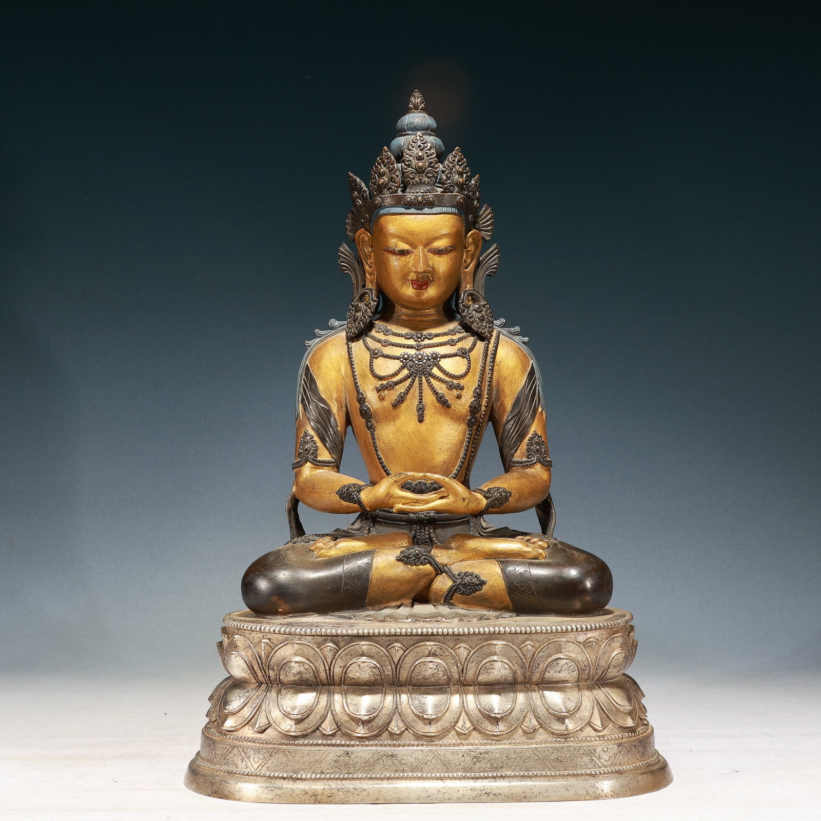 A Solemn Silver-Gilt Bronze Statue of Avalokitesvara: A Solemn Silver-Gilt Bronze Statue of Avalokitesvara,Ming Dynasty, China,Yongle Six-character Mark,Size:13.4inx8.7inx52m,Weight:14000g 铜鎏金鎏银观音像,