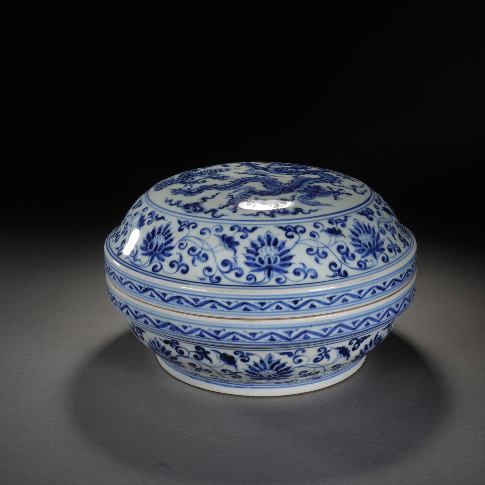 An Exquisite Blue And White Circular Lidded Box With Dragon,Phoenix And Interlocking Lotus Pattern (1 of 8)