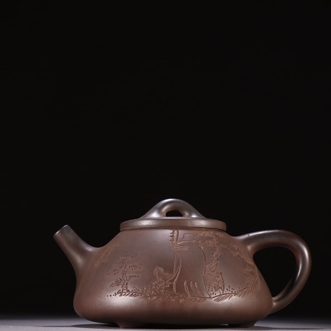 A Fine Chinese Zisha Clay Shipiao Teapot: A Fine Chinese Zisha Clay Shipiao Teapot,Modern Period,China,Gu Jingzhou Mark,Size:3.5inx7.1in,紫砂石瓢茶壶,中国近现代,顾景
