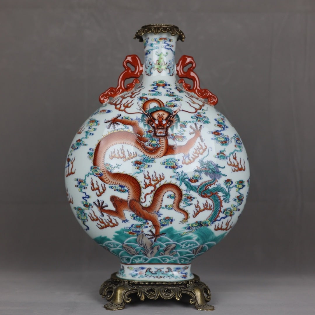 An Exquisite Contrast Color Moon Flask With Double Ears And Copper Border,Pattern Of Azure Dragon: An Exquisite Contrast Color Moon Flask With Double Ears And Copper Border,Pattern Of Azure Dragon Teaching Its Young,China Qing Dynasty,Six-Character Qianlong Mark,Dimensions:16.1inx10.2in,斗
