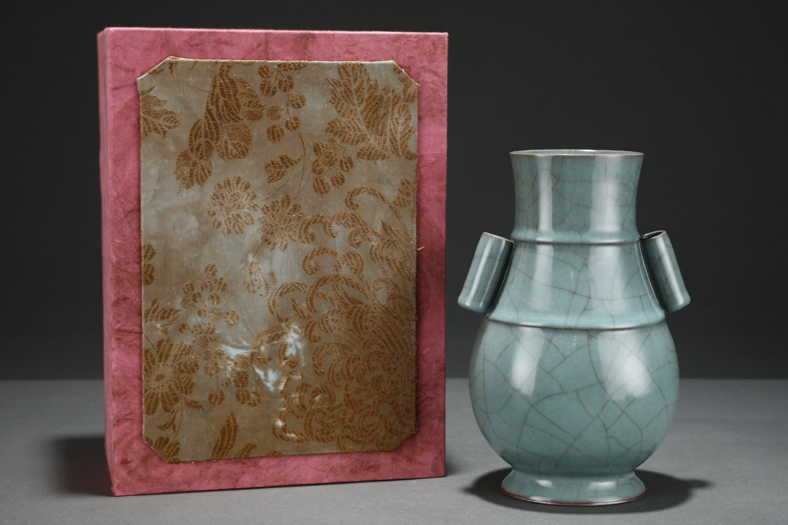 An Exquisite Guan Kiln Pink Celadon Glazed Pierced Ear Vase With String Patterns,Inscribed With: An Exquisite Guan Kiln Pink Celadon Glazed Pierced Ear Vase With String Patterns,Inscribed With Emperor Qianlong's Imperial Poem,China Song Dynasty,Size:8.9inx6.1in,官窑粉青