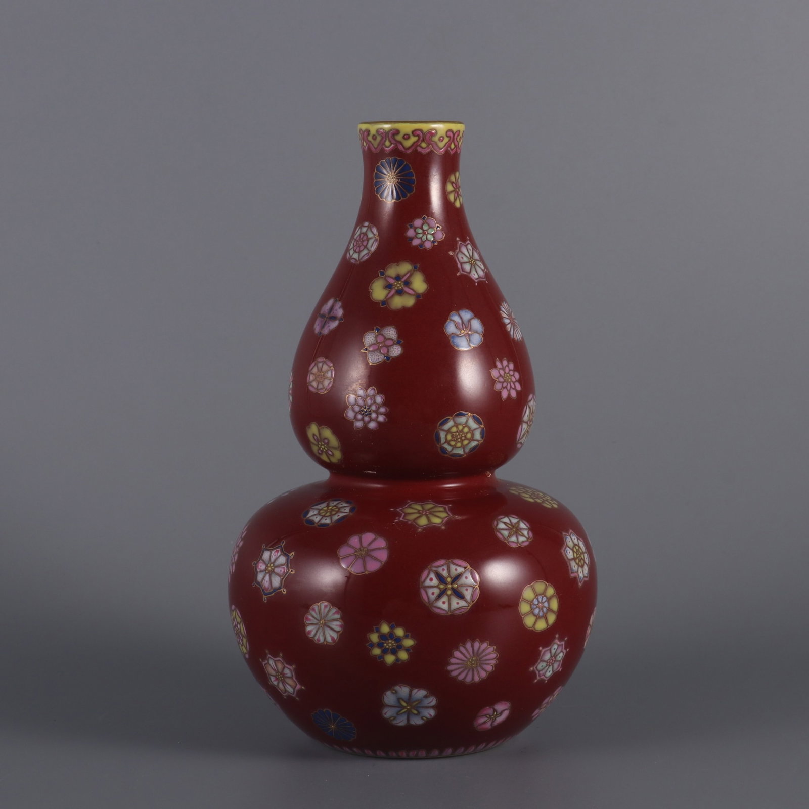 An Exquisite Ji red glaze famille rose gilded ball flower gourd-shaped vase,: An Exquisite Ji red glaze famille rose gilded ball flower gourd-shaped vase,Qing Dynasty, China,Yongzheng Six-character Mark,Size:7.9inx4.5in,霁红釉粉彩描金&#
