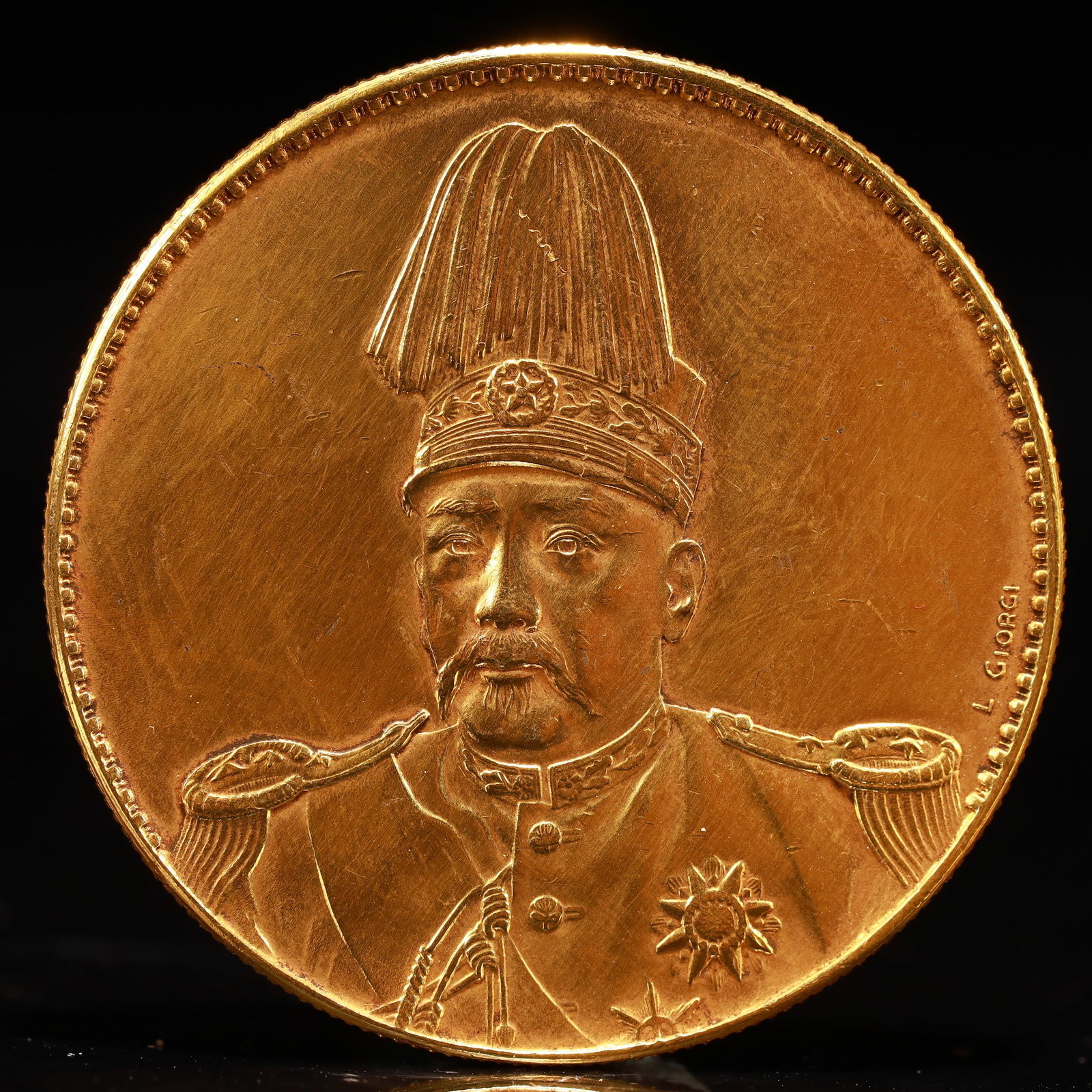 An Exquisite Sterling silver-Gilt Coin: An Exquisite Sterling silver-Gilt Coin,the Republic of China, Size:1.5in Weight:37.5g 纯银鎏金硬币