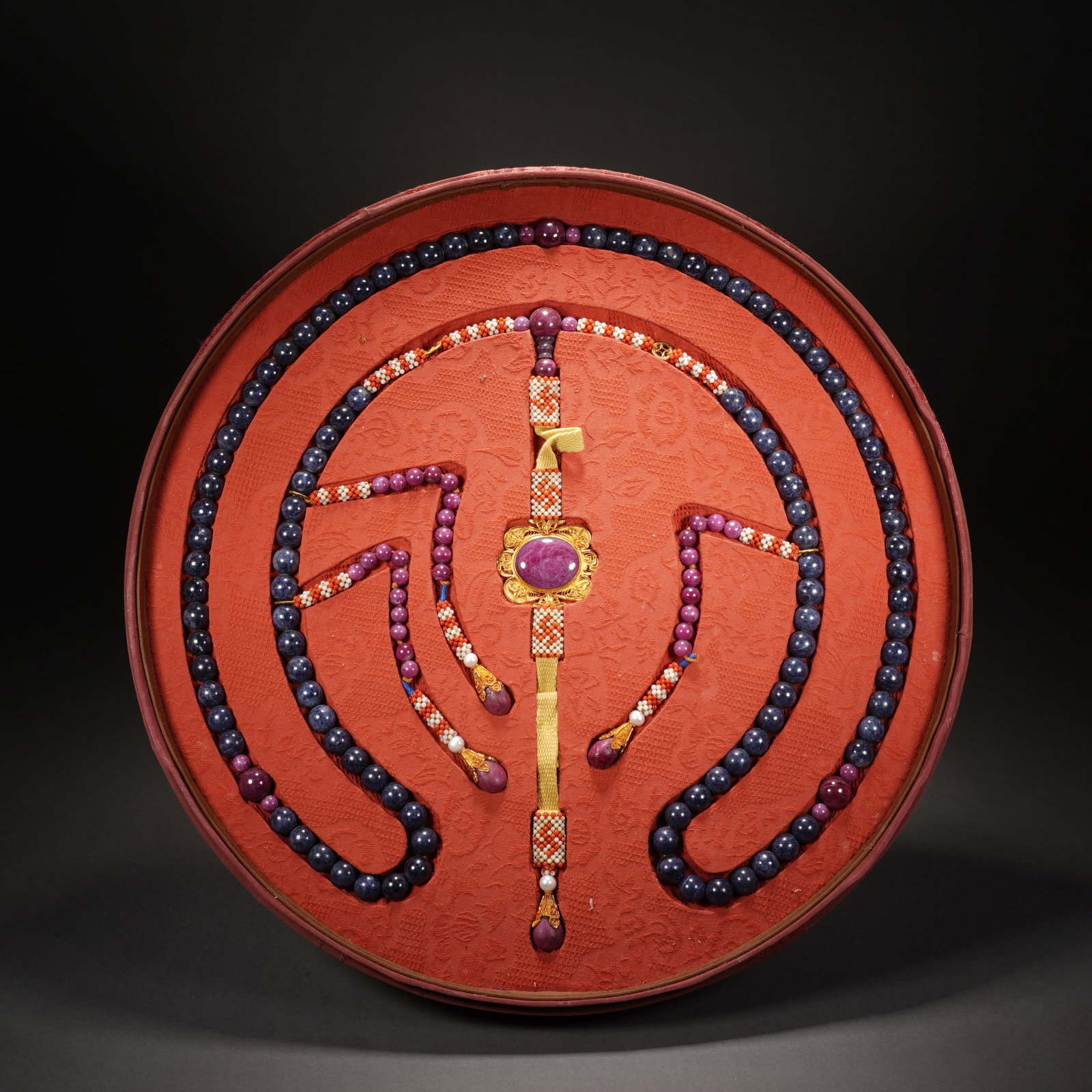 An Exquisite Sapphire Court Necklace: An Exquisite Sapphire Court Necklace,China Qing Dynasty,Dimensions:(Bead Diameter)0.5in,Weight:565g,蓝宝石朝珠,中国清代