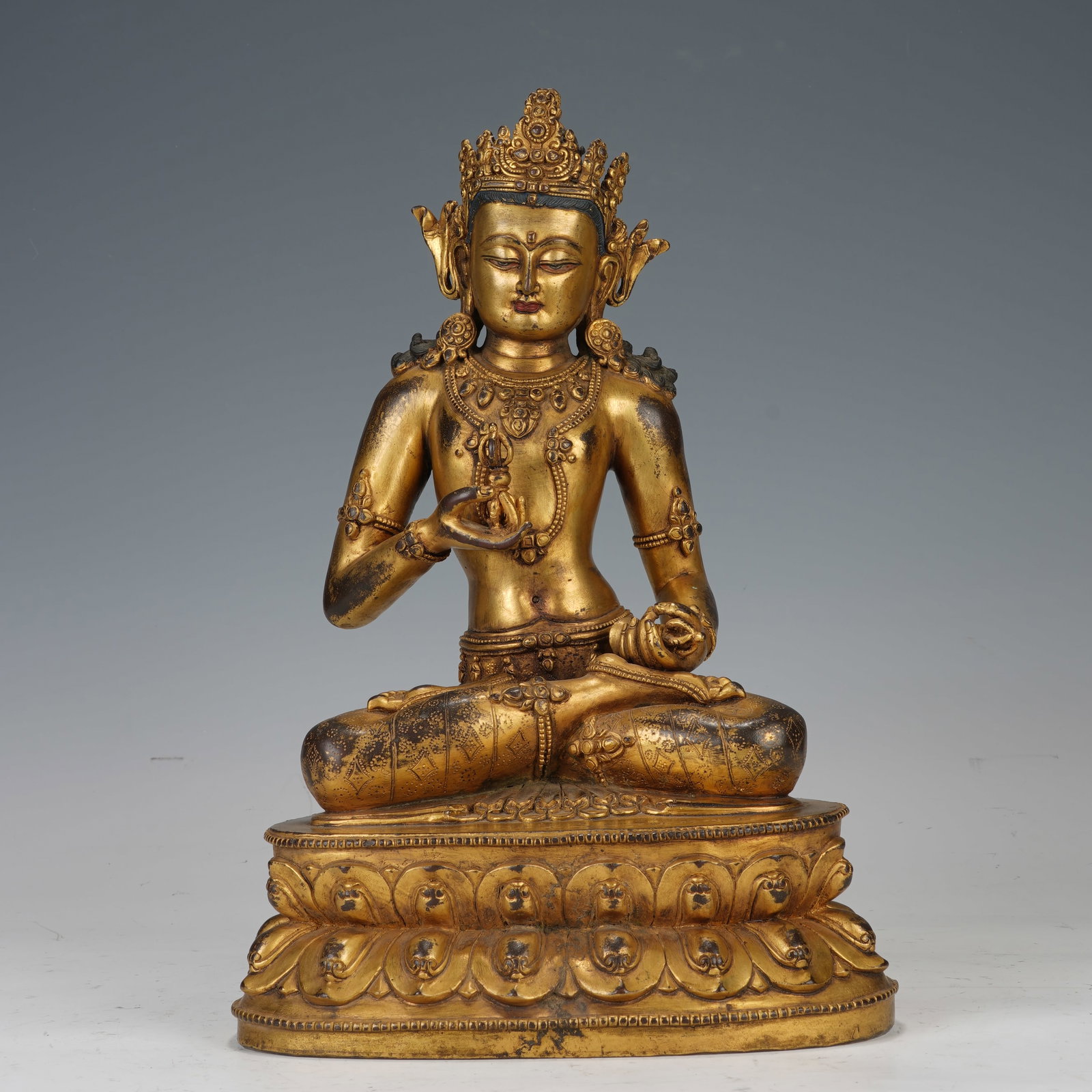 An Exquisite Gilt Bronze Vajra Statue: An Exquisite Gilt Bronze Vajra Statue,China,Qing Dynasty,Dimensions:8.7inx6.7inx13.8in,Weight:8450g,铜鎏金金刚像,中国清代