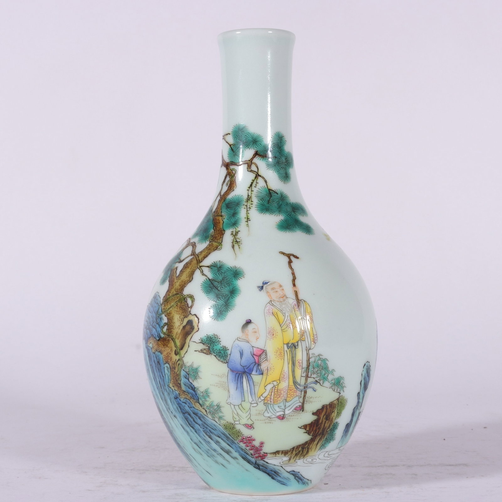 A Fine Famille Rose Pear-Shaped Vase with Figure Paintings (1 of 9)