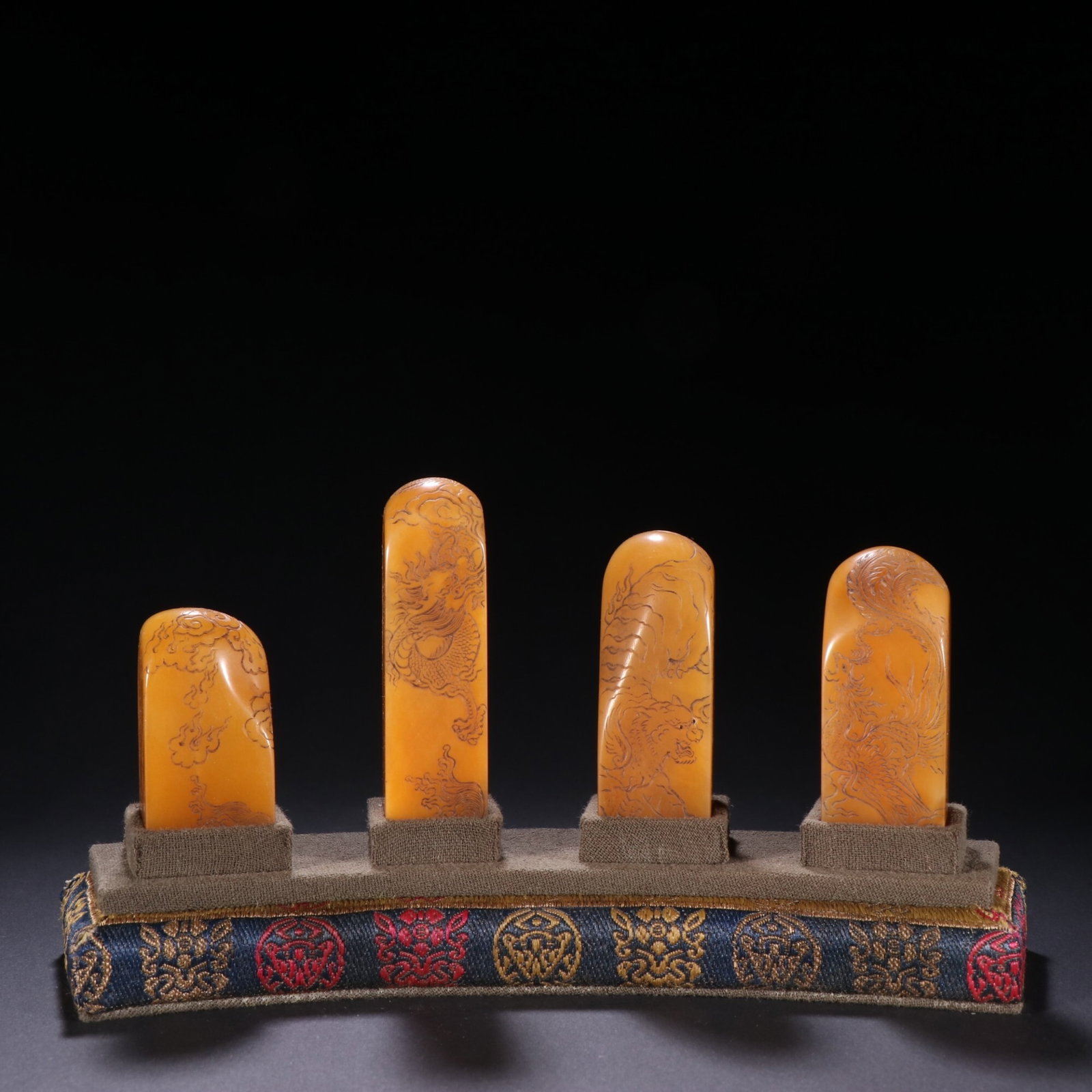 A Set Of Exquisite Tianhuang Stone Seals Carved With Four Divine Beasts Pattern: A Set Of Exquisite Tianhuang Stone Seals Carved With Four Divine Beasts Pattern,China Qing Dynasty,Dimensions:2.4inx1in,Weight:77g Each Piece,一套田黄石四灵&#