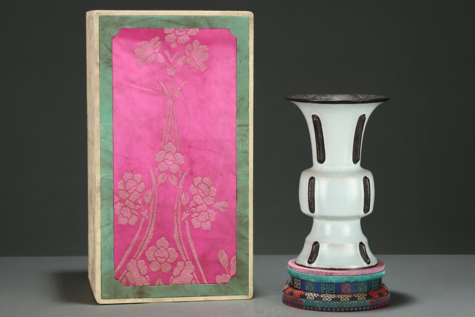 An Exquisite Ru Kiln Sky-Celadon Glazed Gu Vase: An Exquisite Ru Kiln Sky-Celadon Glazed Gu Vase,China Song Dynasty,Size:8.7inx5.2in,汝窑天青釉花觚,中国宋代