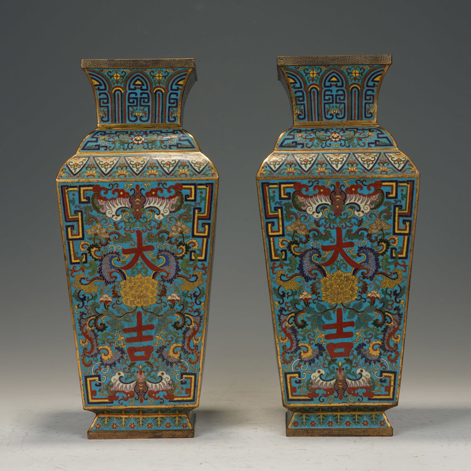 A Pair Of Exquisite Cloisonne Square Vase With Great Auspiciousness Patterns: A Pair Of Exquisite Cloisonne Square Vase With Great Auspiciousness Patterns,China Qing Dynasty,Four-Character Qianlong Mark,Dimensions:6.5inx6.5inx15in,Weight:6850g,景泰蓝大&#