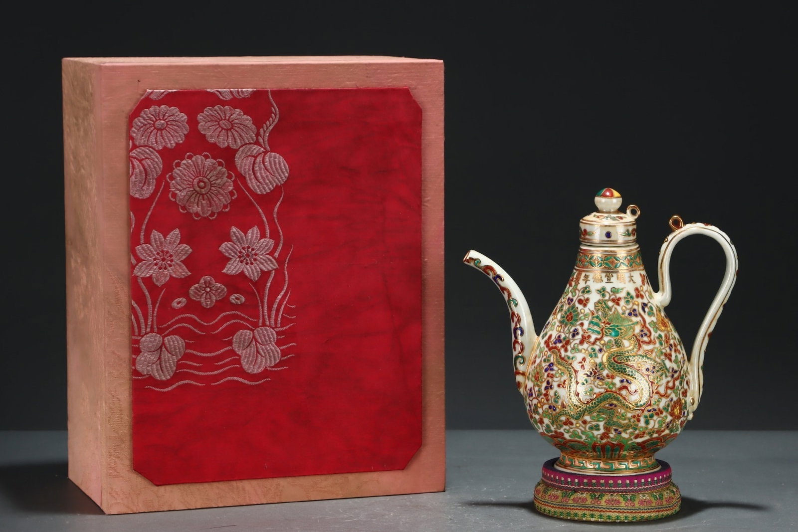 An Exquisite Red And Green Gold-Painted Ewer With Interlocking Lotus And Dragon Patterns: An Exquisite Red And Green Gold-Painted Ewer With Interlocking Lotus And Dragon Patterns,Ming Dynasty,China,Xuande Six-character Mark,Size:8.8inx8.1in,红绿彩描金缠&