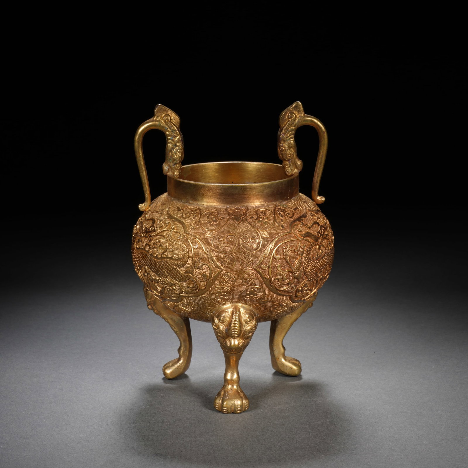 An Exquisite Gilt Bronze Three-Legged Censer With Double Ears And Auspicious Beast Patterns: An Exquisite Gilt Bronze Three-Legged Censer With Double Ears And Auspicious Beast Patterns,China,Qing Dynasty,Dimensions:3.5inx4.7in,Weight:405g,铜鎏金瑞兽纹ࡡ