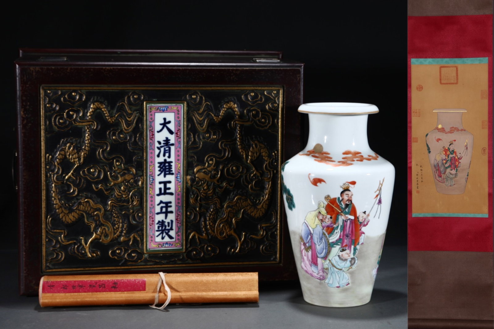 An Exquisite Gilded Famille Rose Scroll-Mouth Vase Painted With Figure Story Scenes (1 of 8)