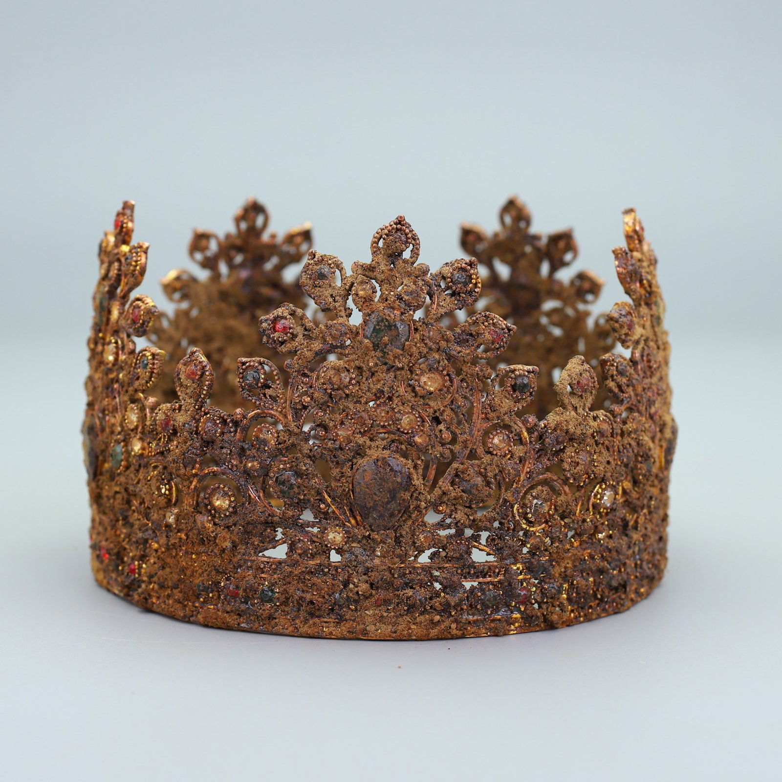 An Exquisite Gilt Bronze Filigree Flower Crown Inlaid With Gemstones: An Exquisite Gilt Bronze Filigree Flower Crown Inlaid With Gemstones,China,Qing Dynasty,Dimensions:3.9inx5.5in,Weight:360g,铜鎏金累丝镶宝花冠,
