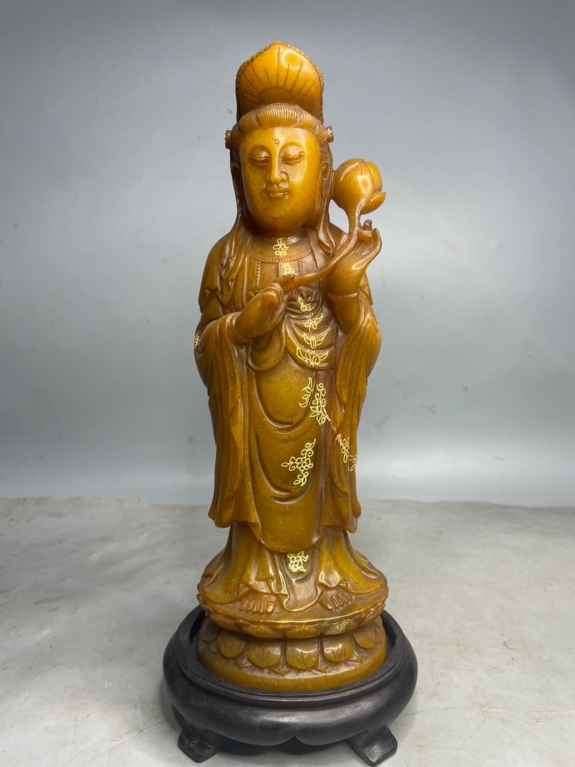 A Fine Tianhuang Stone Standing Guanyin Statue Holding Lotus: A Fine Tianhuang Stone Standing Guanyin Statue Holding Lotus,Qing Dynasty Of China,Dimensions:3.1inx2.4inx10.2in,Weight:1663g,田黄石持莲观音立像,&