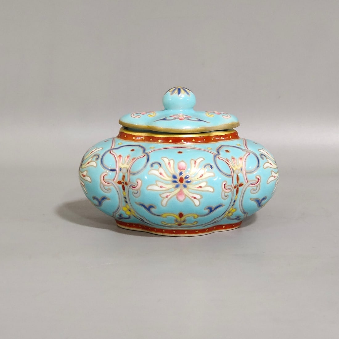 An Exquisite Water Basin With Turquoise Green Glaze (1 of 8)