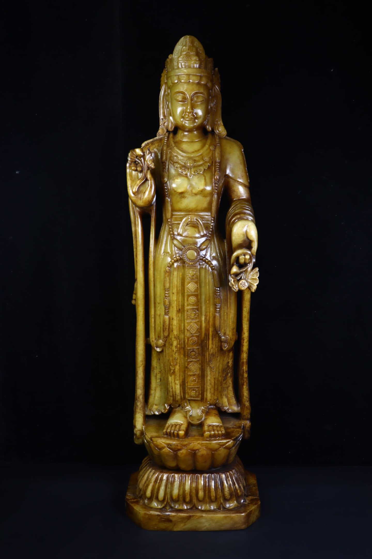 A Fine Yellow Jade Standing Guanyin Statue: A Fine Yellow Jade Standing Guanyin Statue,Qing Dynasty,China,Dimensions:11inx6.3inx35.4in,Weight:50000g,黄玉观音立像,中国清代
